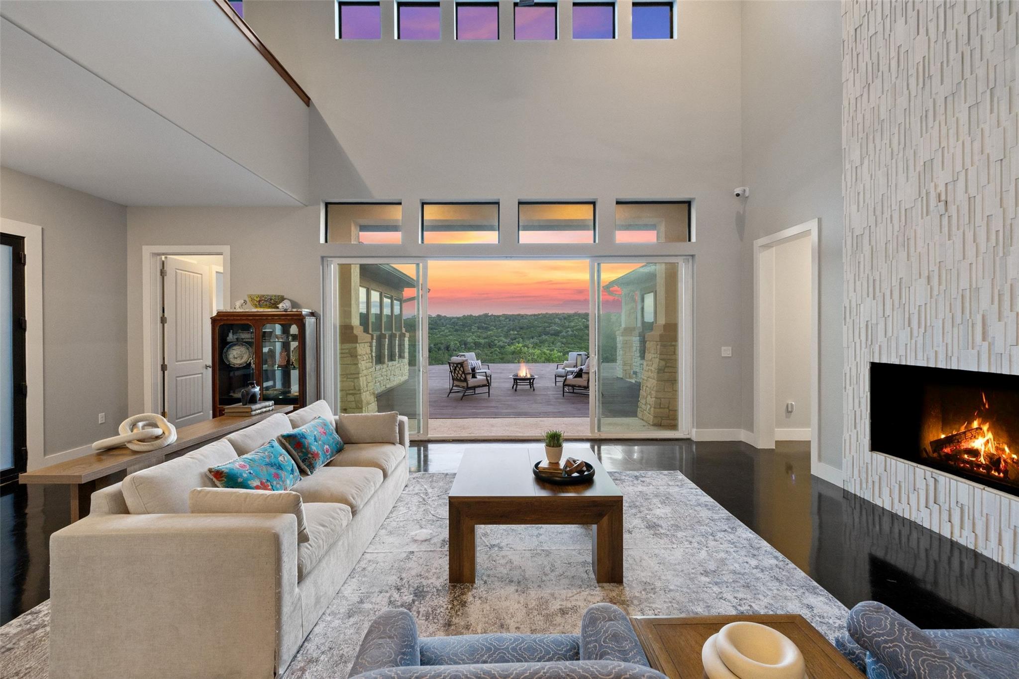 713 Laughing Dog CT