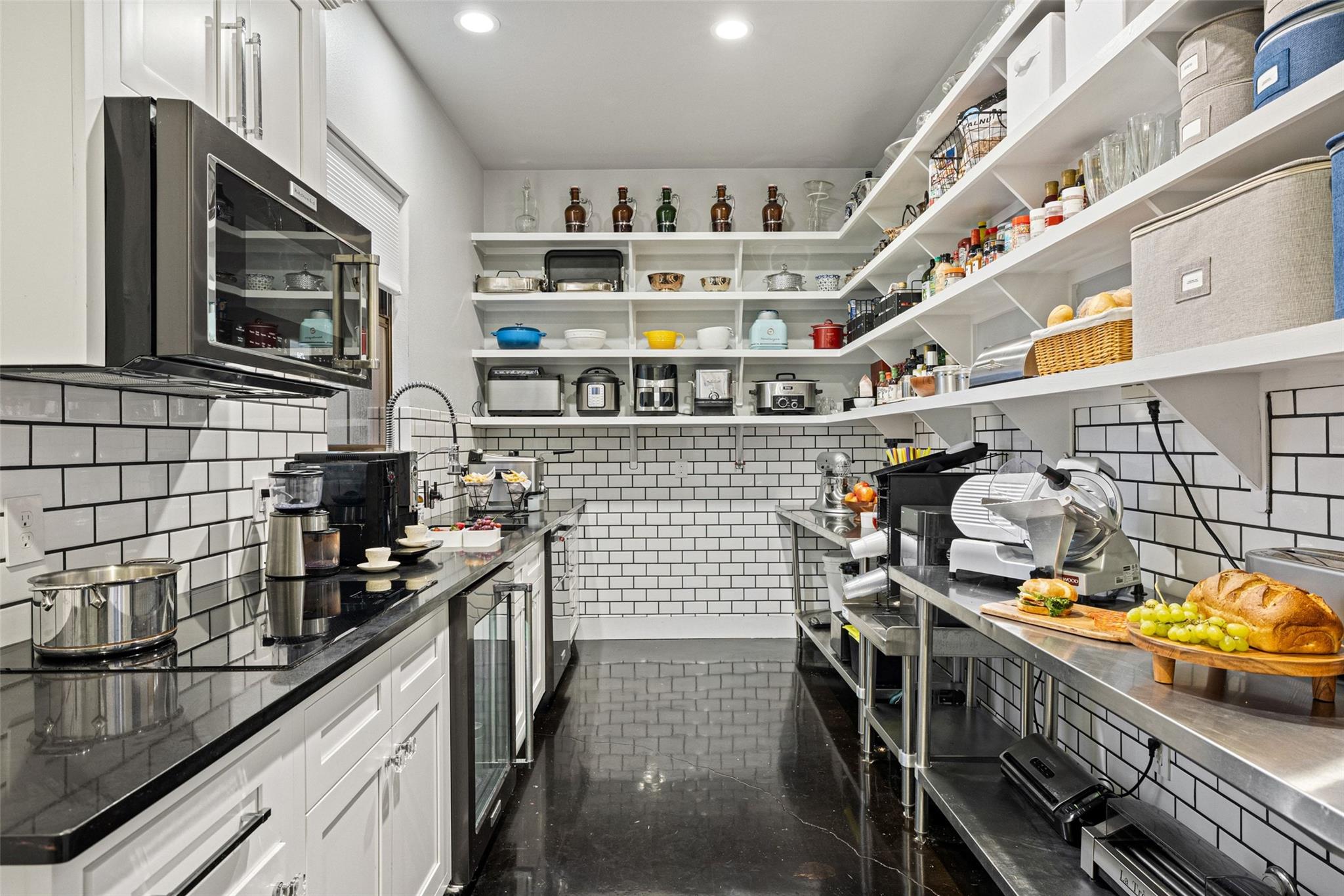 713 Laughing Dog CT