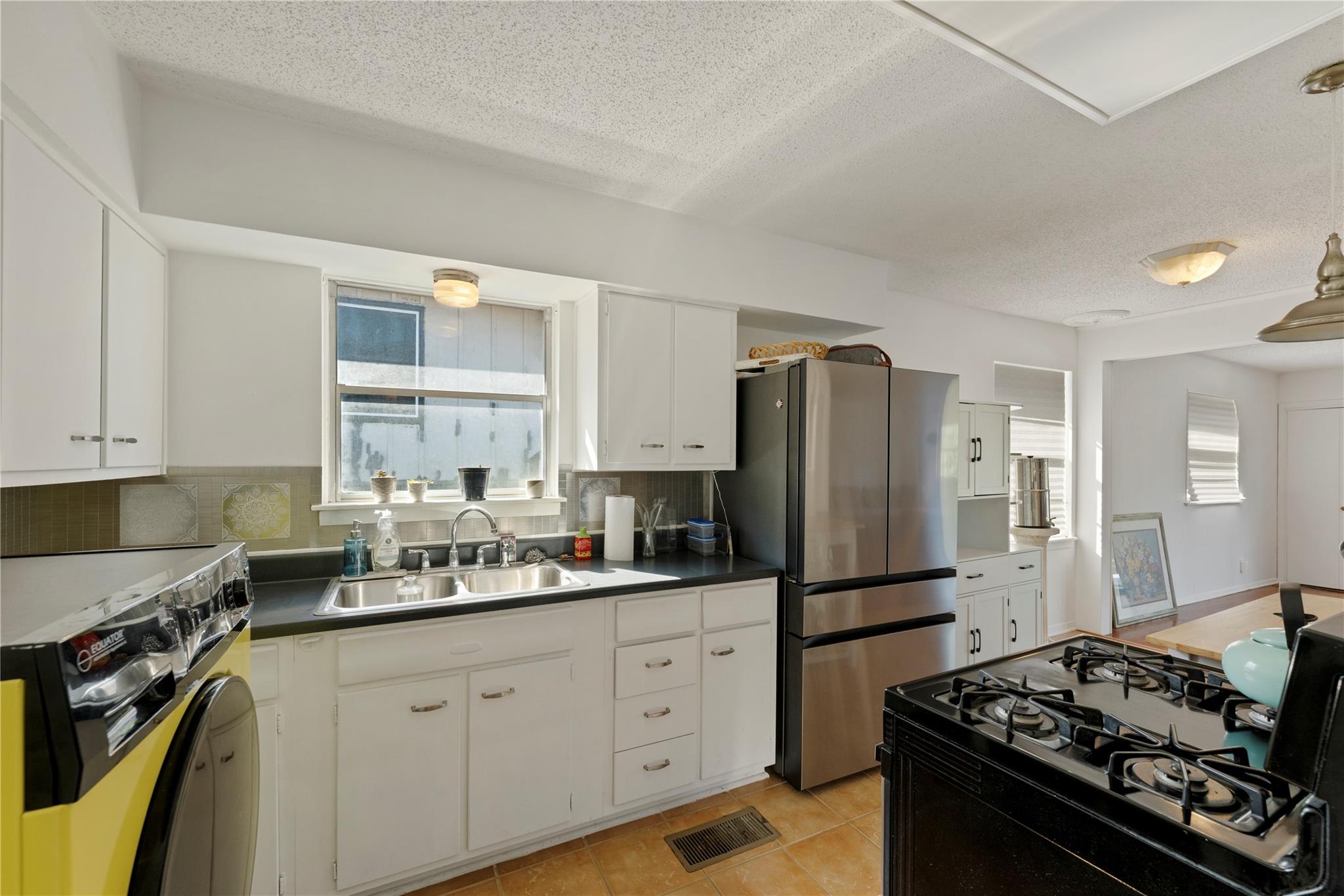 402 Philco DR