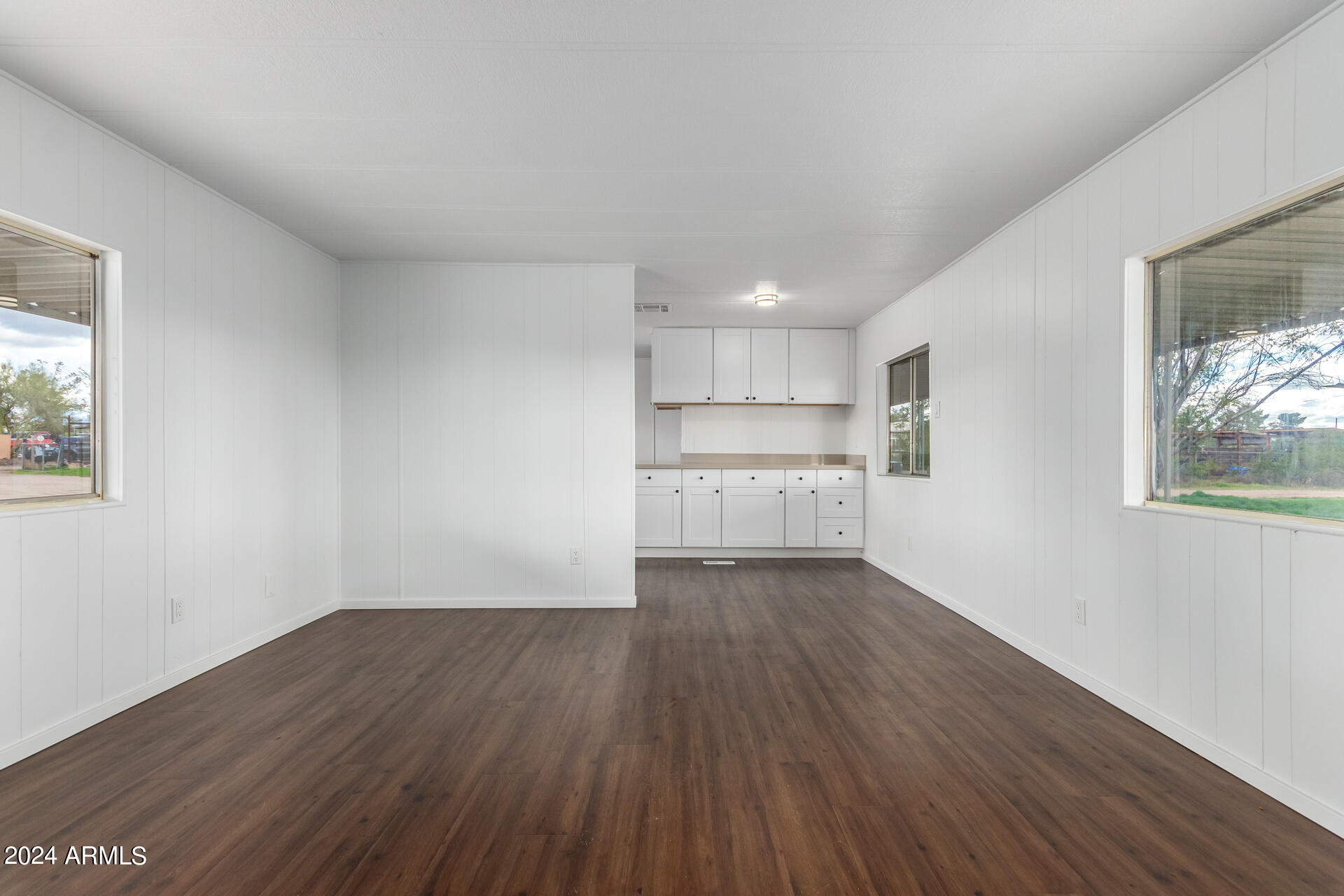 875 W SMOKETREE Street