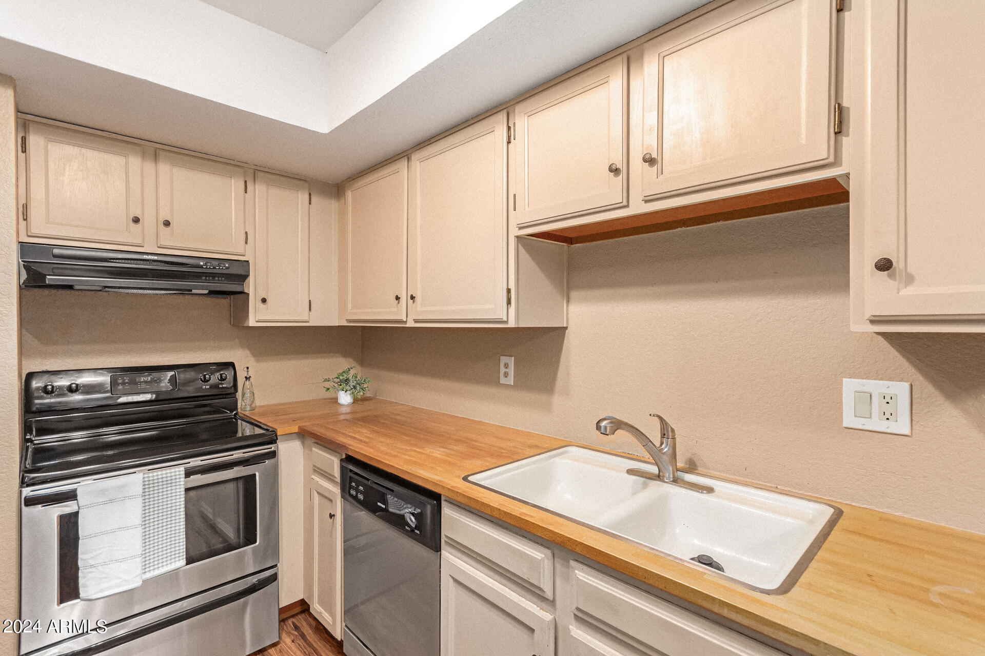 2146 W ISABELLA Avenue, 205