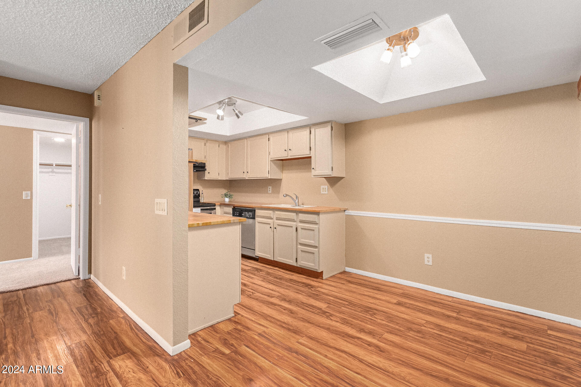 2146 W ISABELLA Avenue, 205