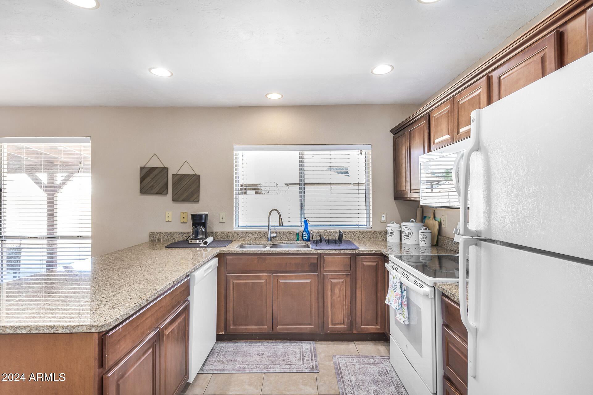 4616 W LANDIS Lane