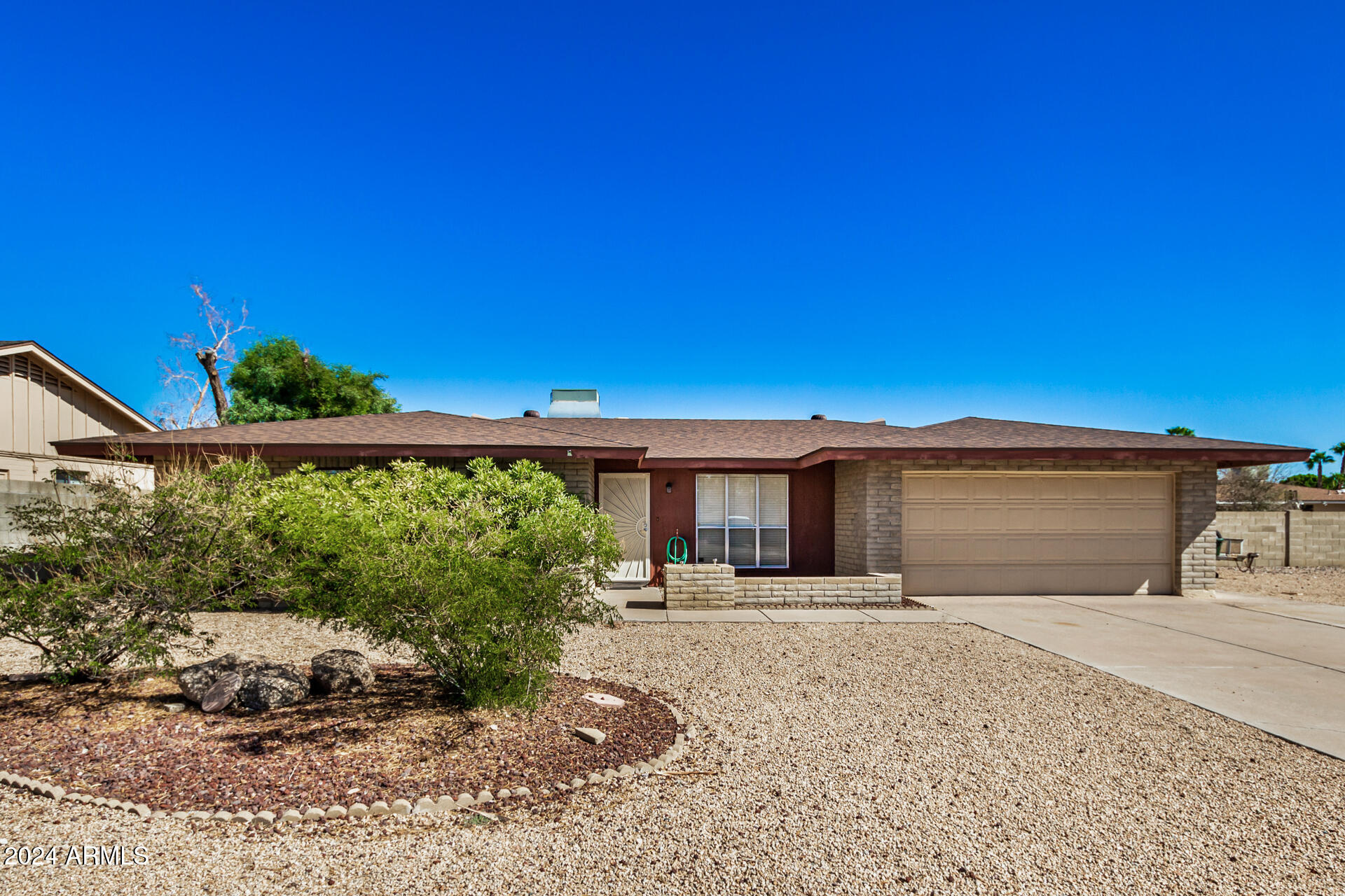 4616 W LANDIS Lane