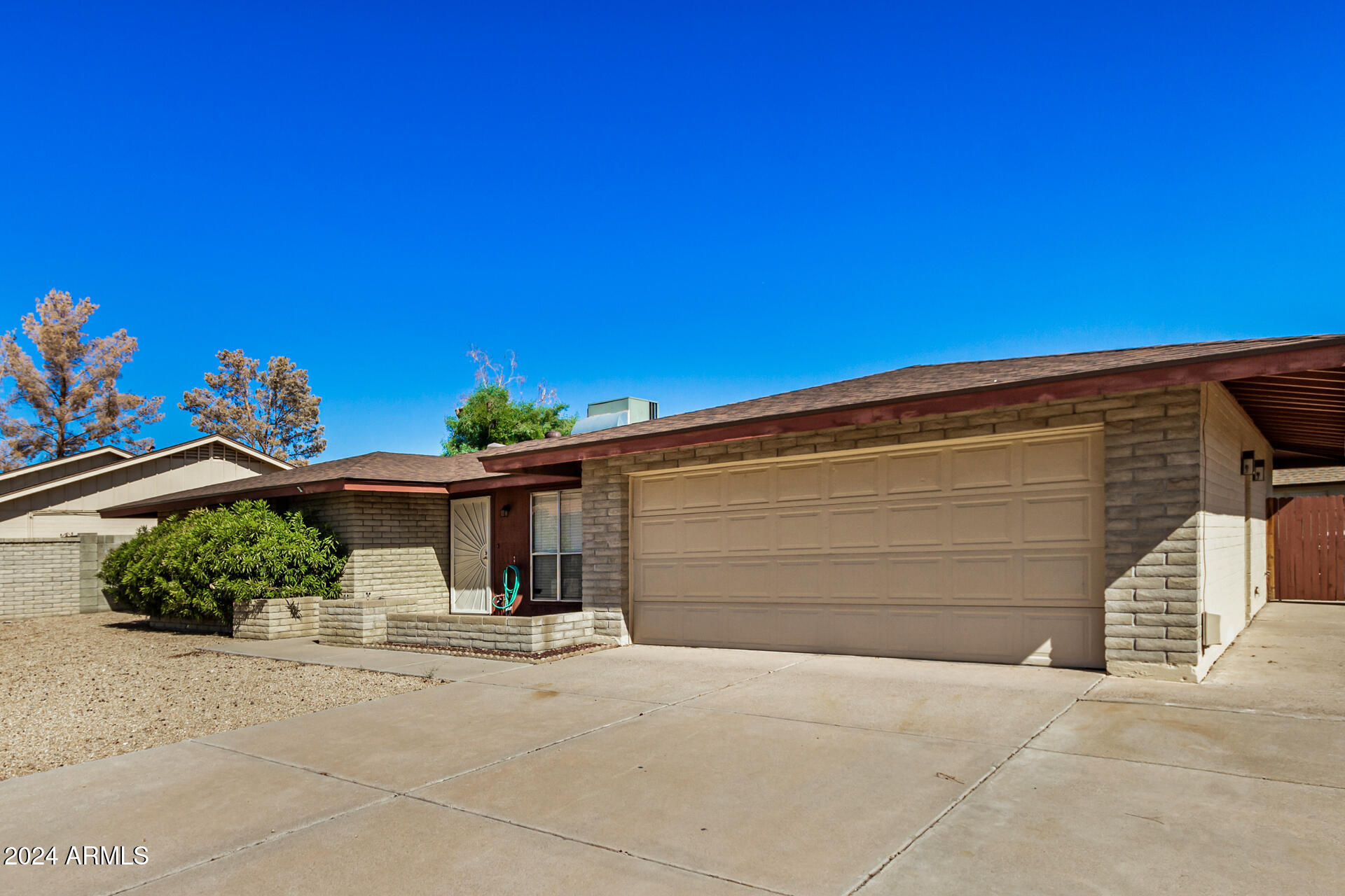 4616 W LANDIS Lane