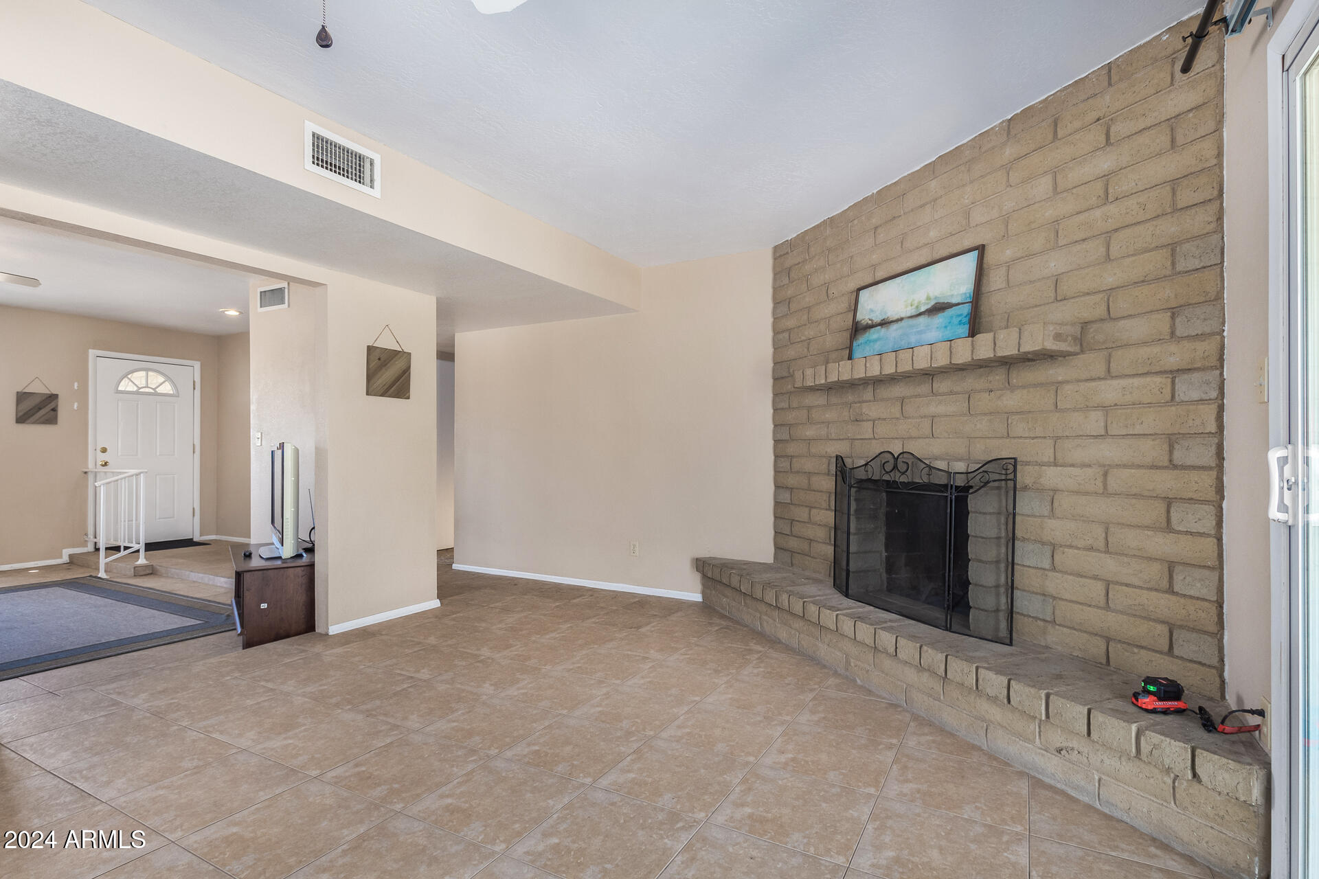 4616 W LANDIS Lane