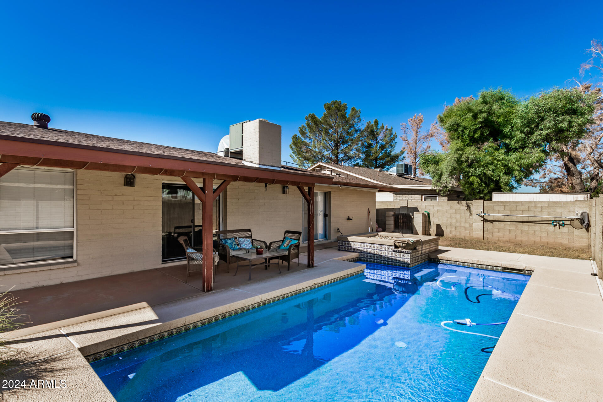 4616 W LANDIS Lane