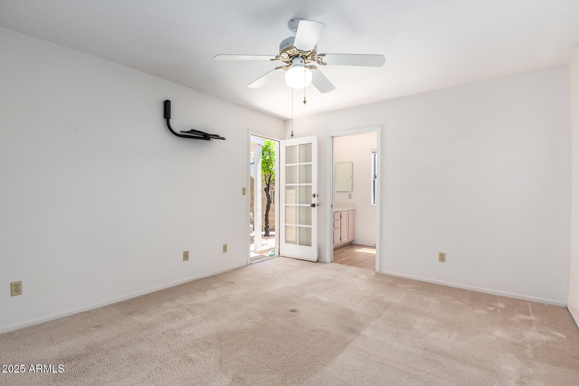 2039 W RONALD Road