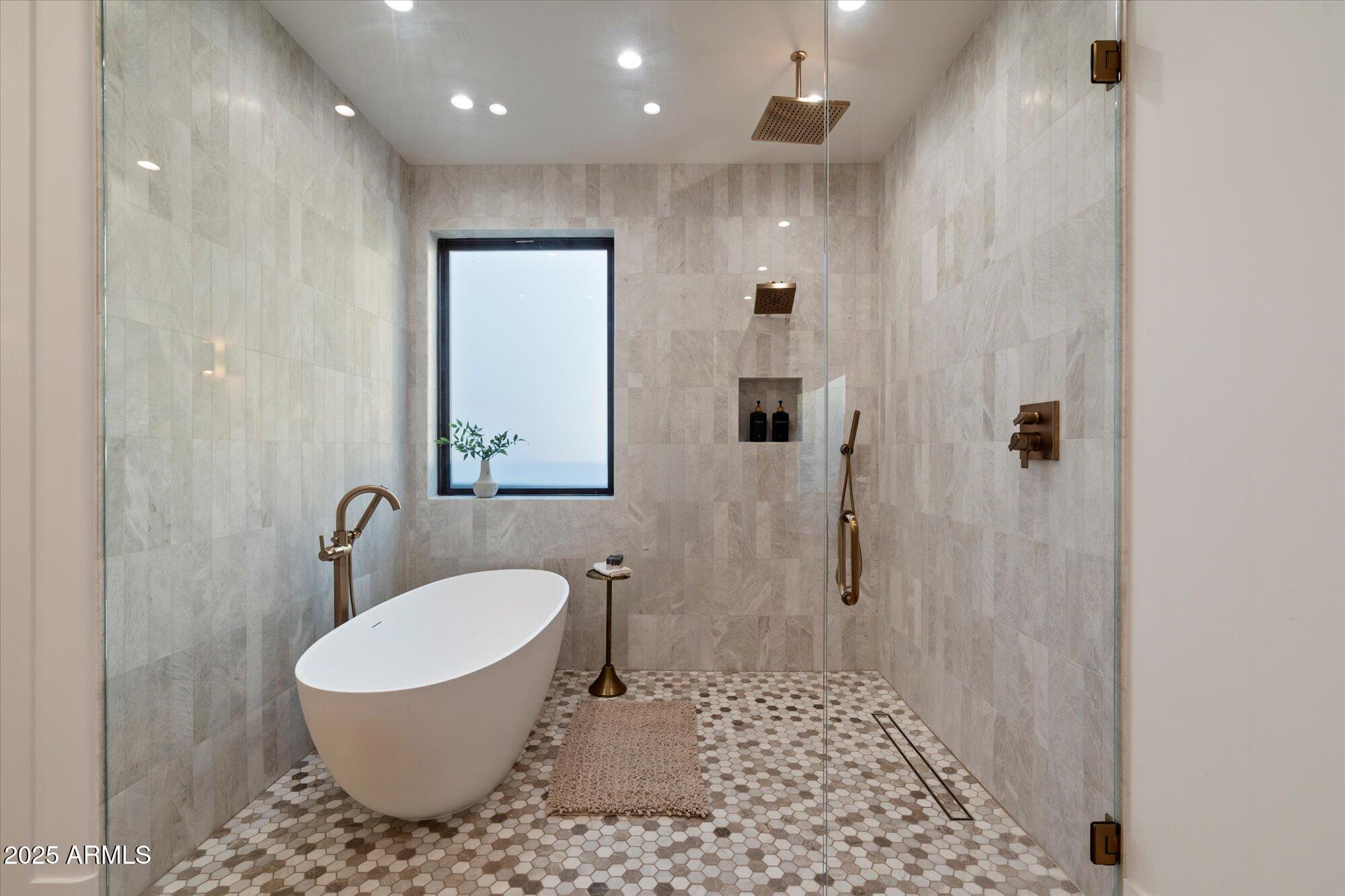 6202 E LARKSPUR Drive