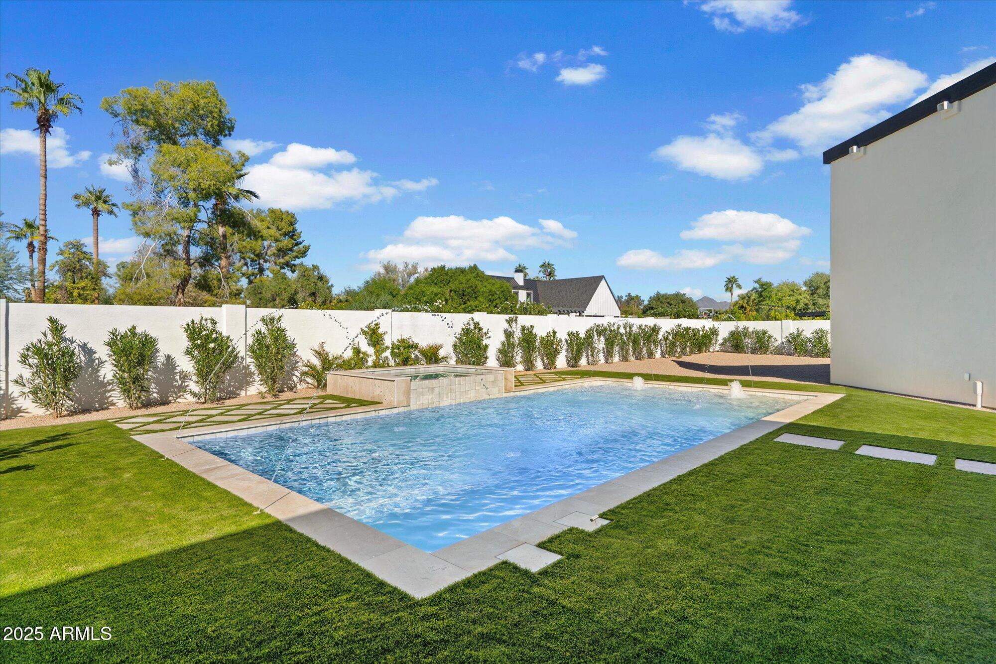 6202 E LARKSPUR Drive