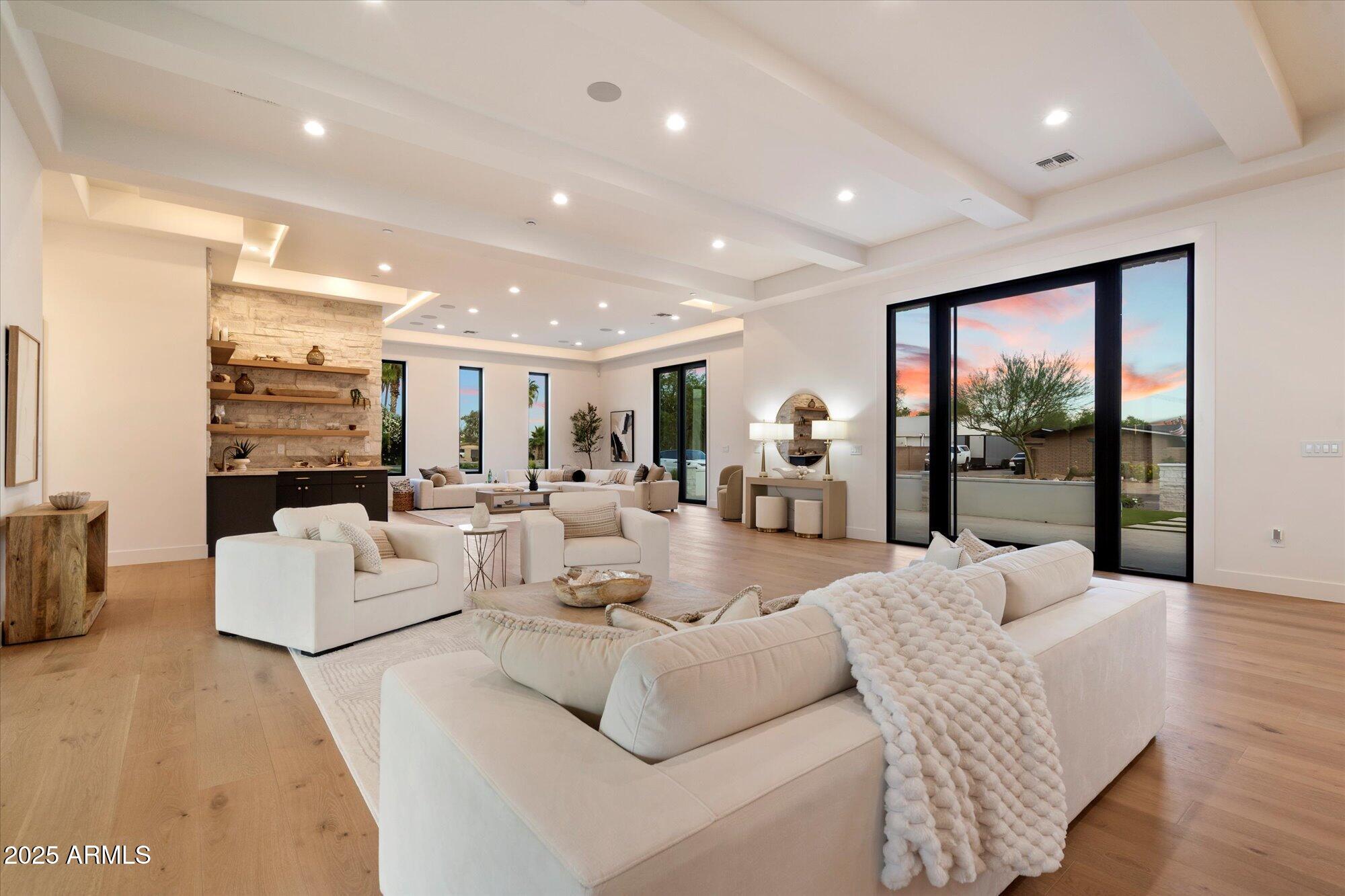 6202 E LARKSPUR Drive