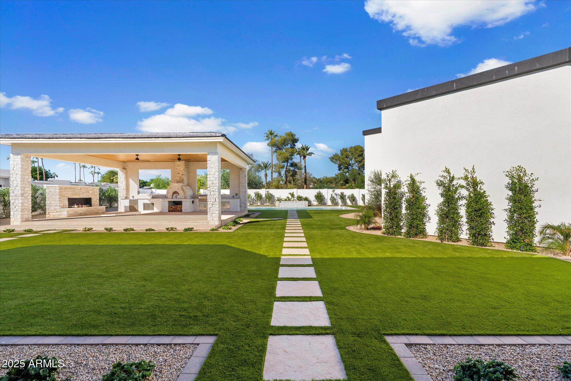 6202 E LARKSPUR Drive