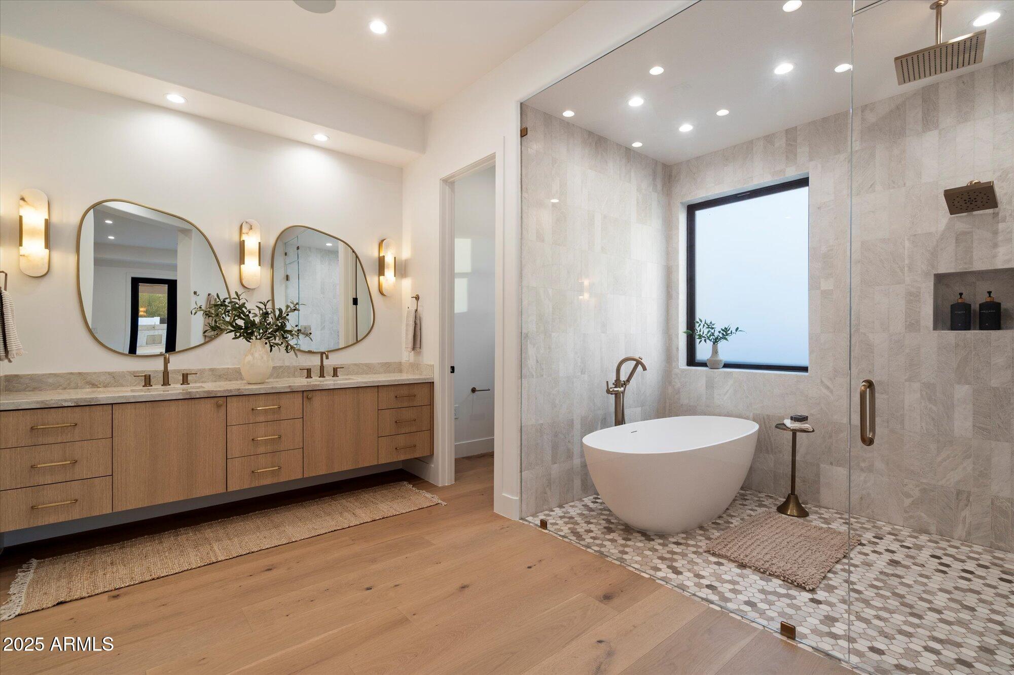 6202 E LARKSPUR Drive