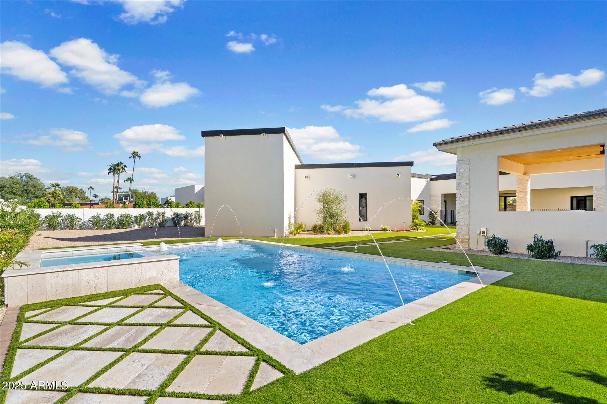 6202 E LARKSPUR Drive