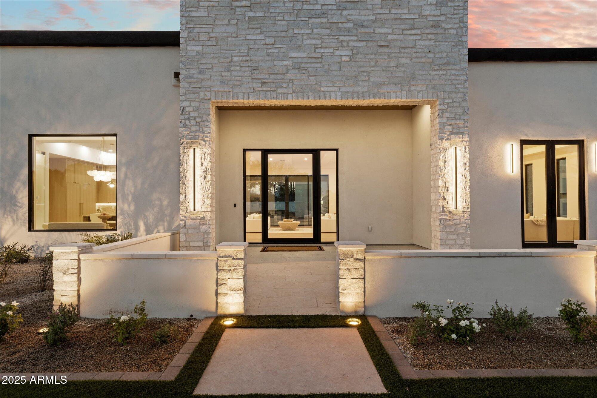 6202 E LARKSPUR Drive