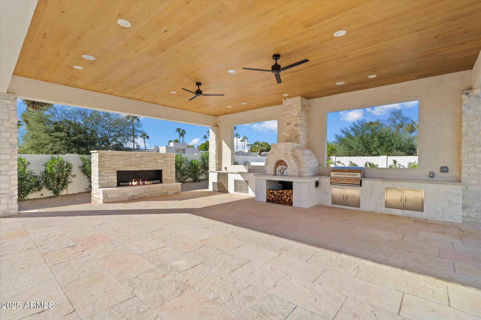 6202 E LARKSPUR Drive