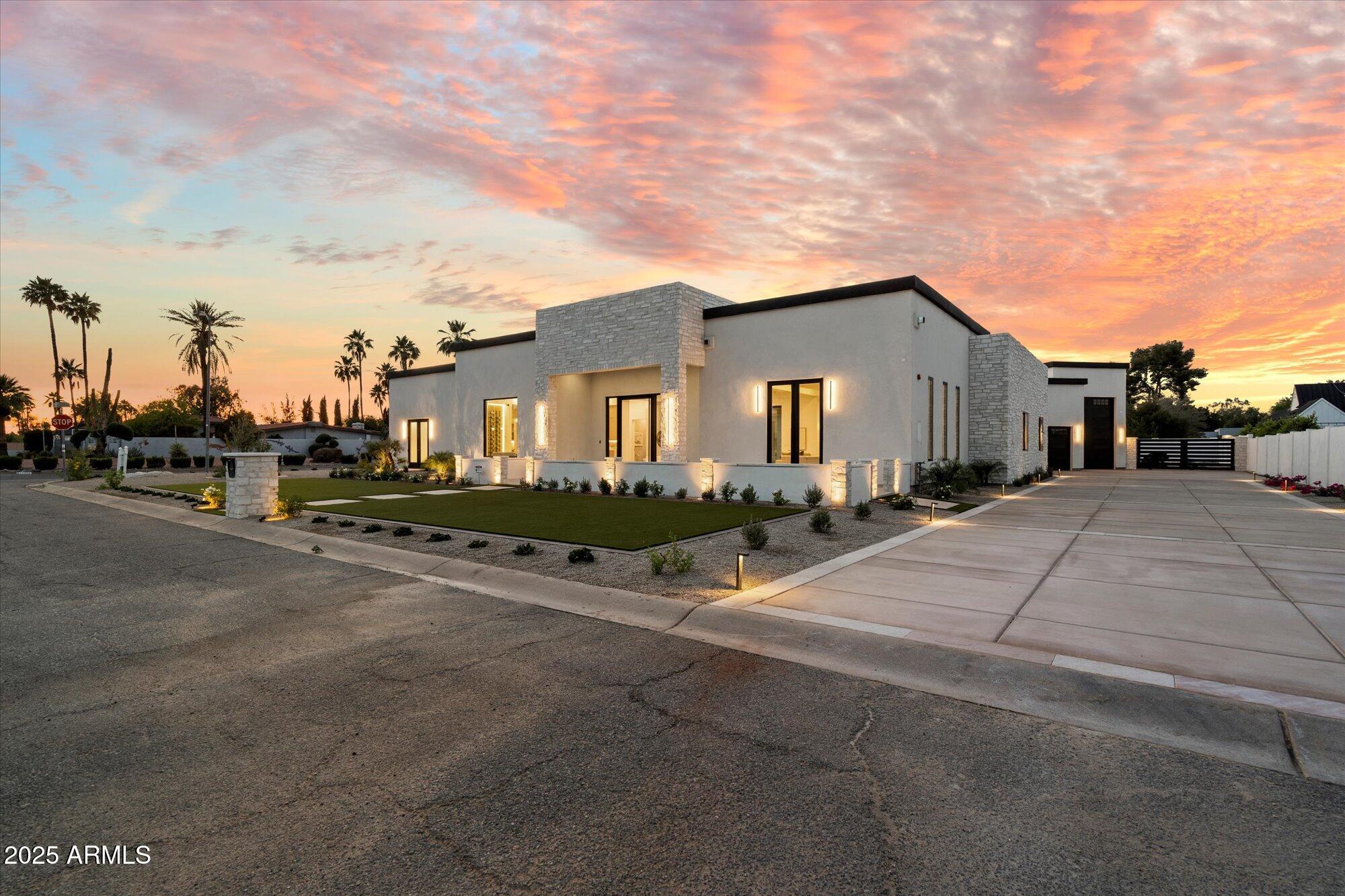 6202 E LARKSPUR Drive