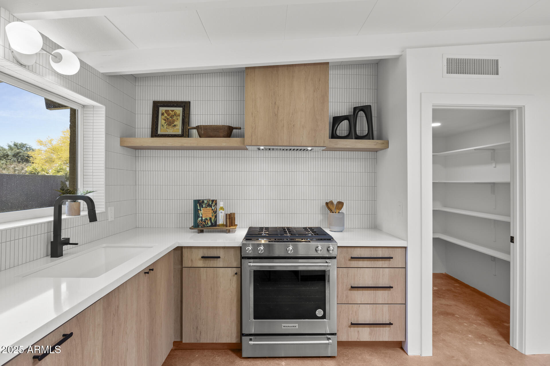 5815 N 10TH Place