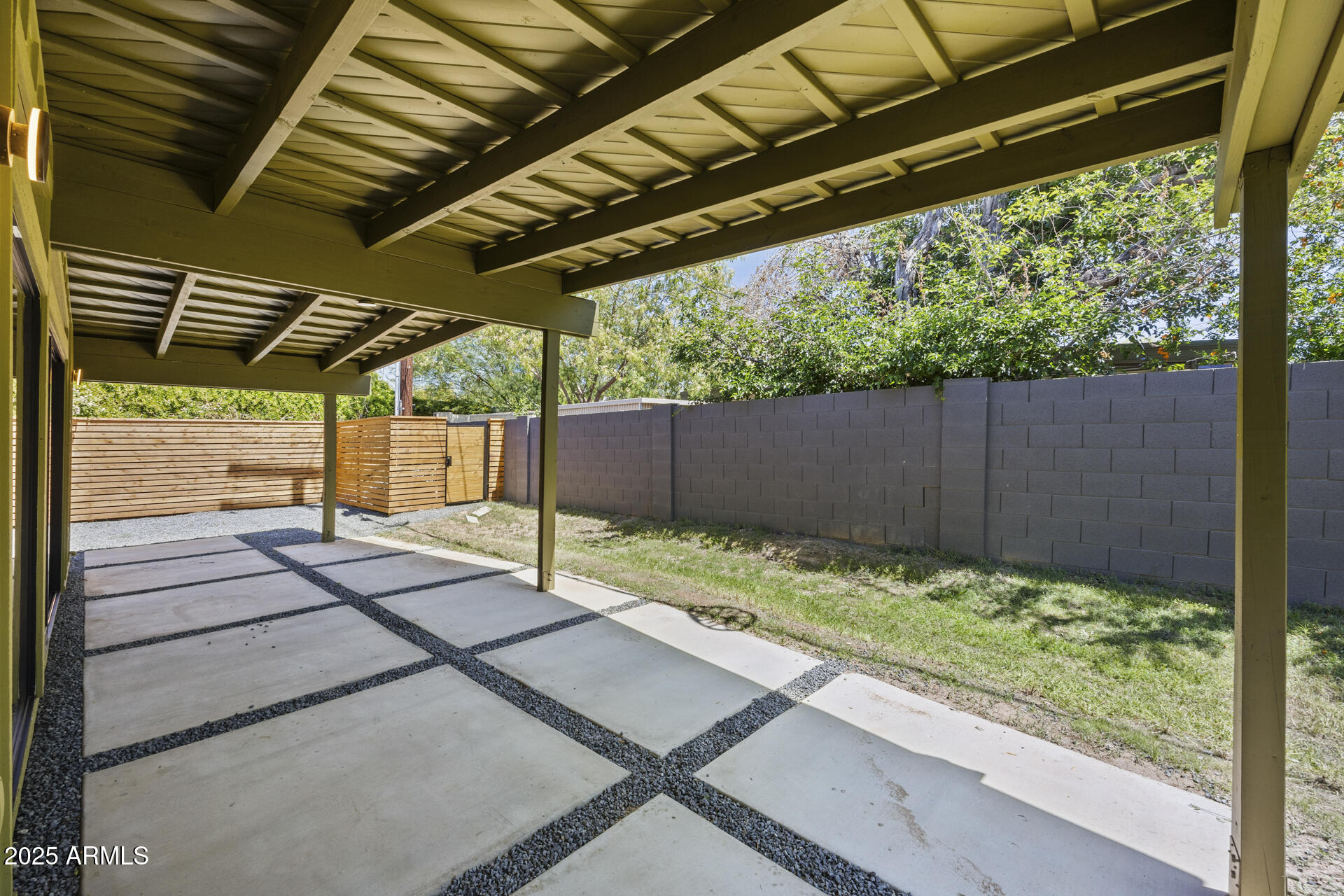 5815 N 10TH Place