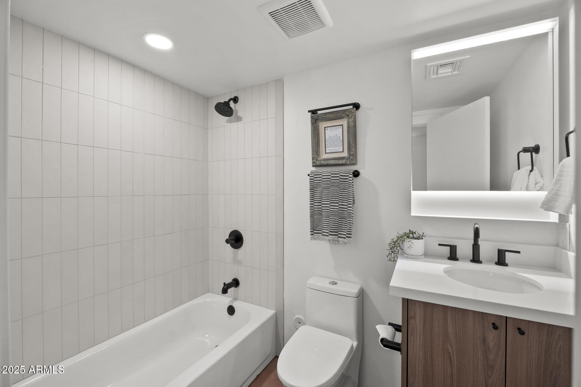 5815 N 10TH Place