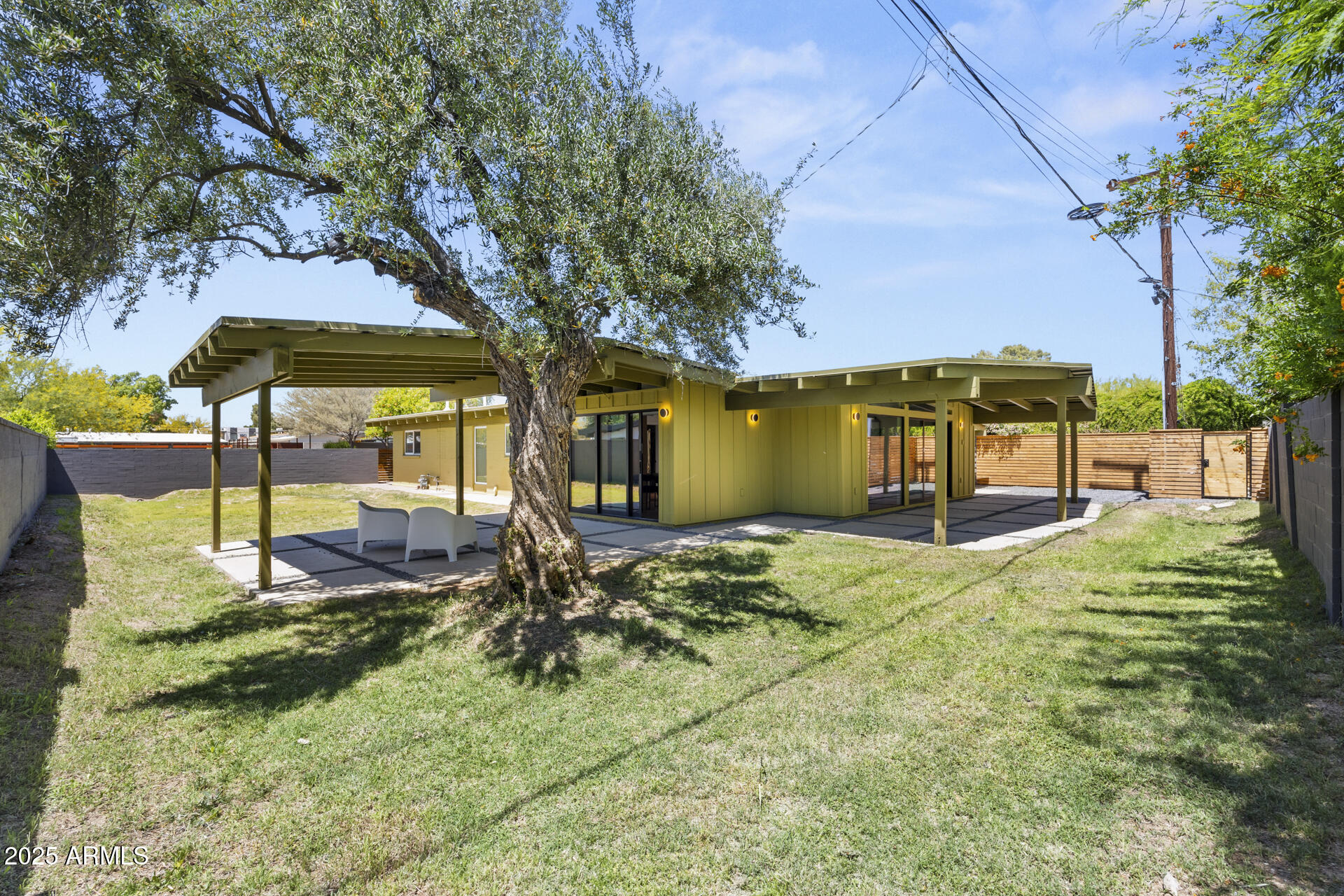 5815 N 10TH Place