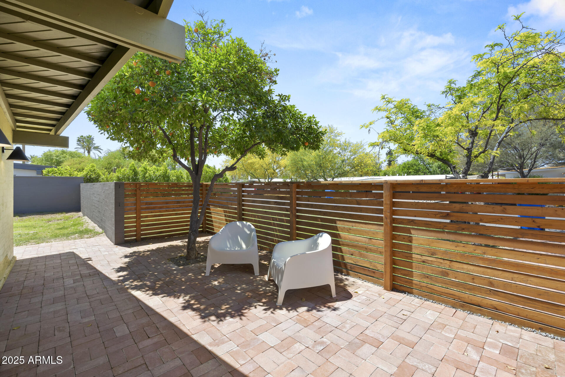 5815 N 10TH Place