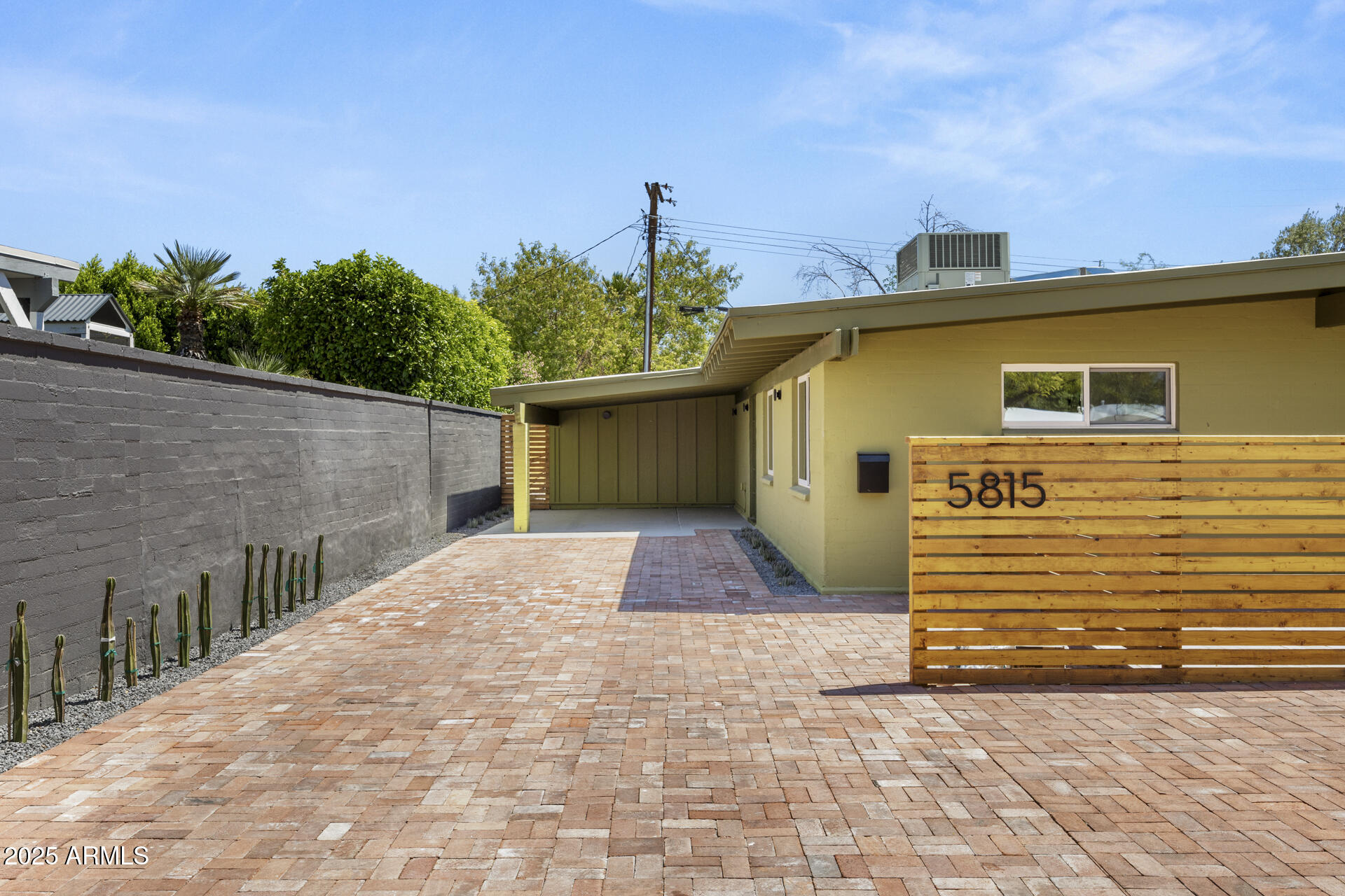 5815 N 10TH Place