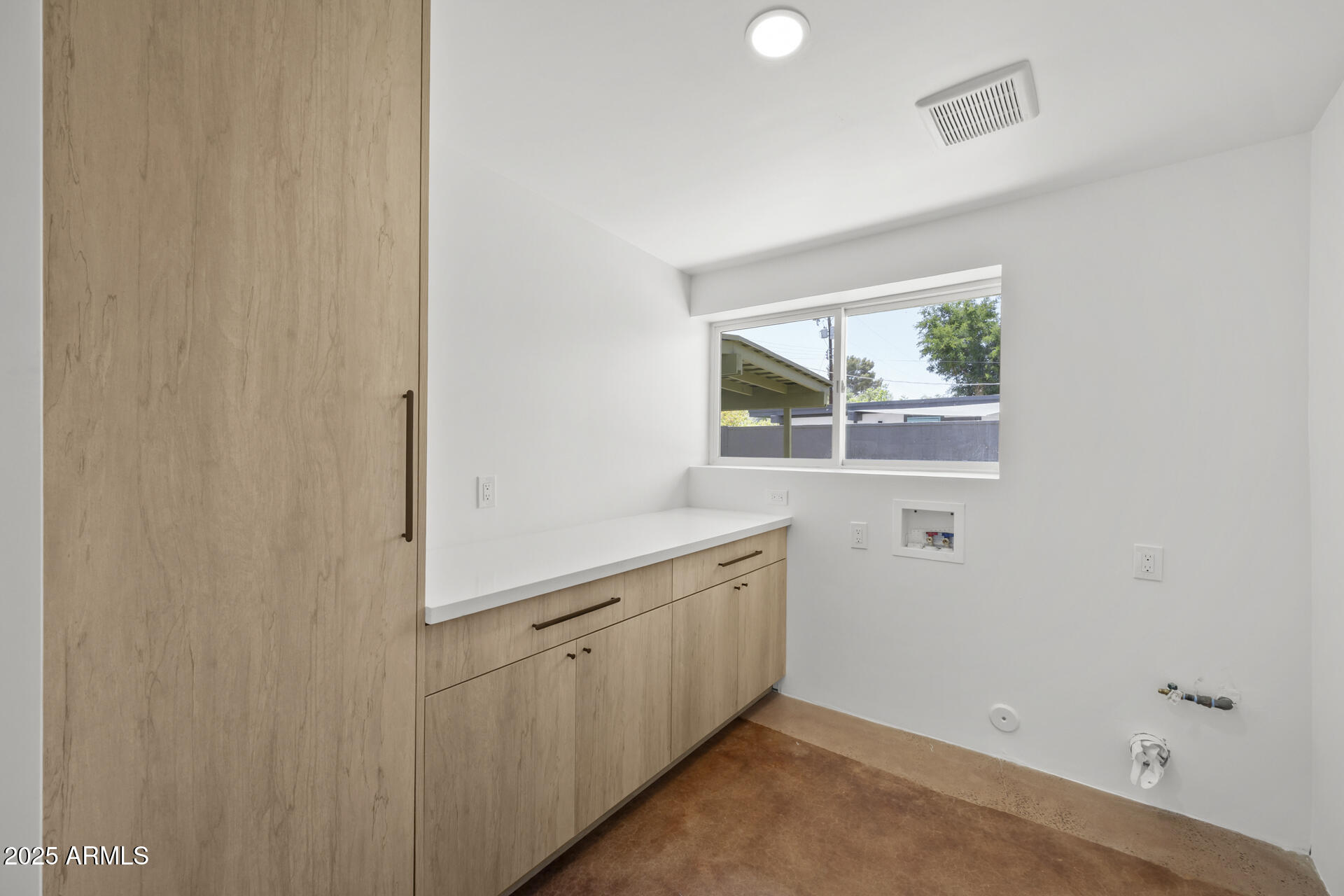 5815 N 10TH Place