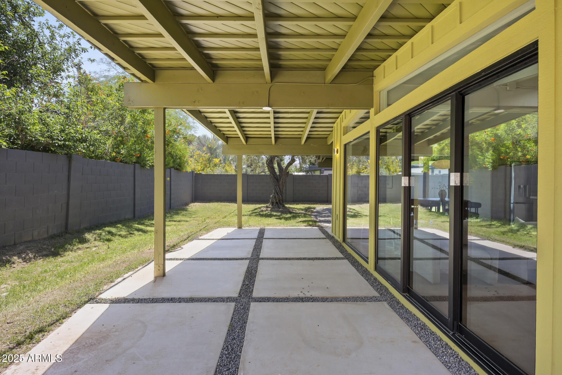 5815 N 10TH Place