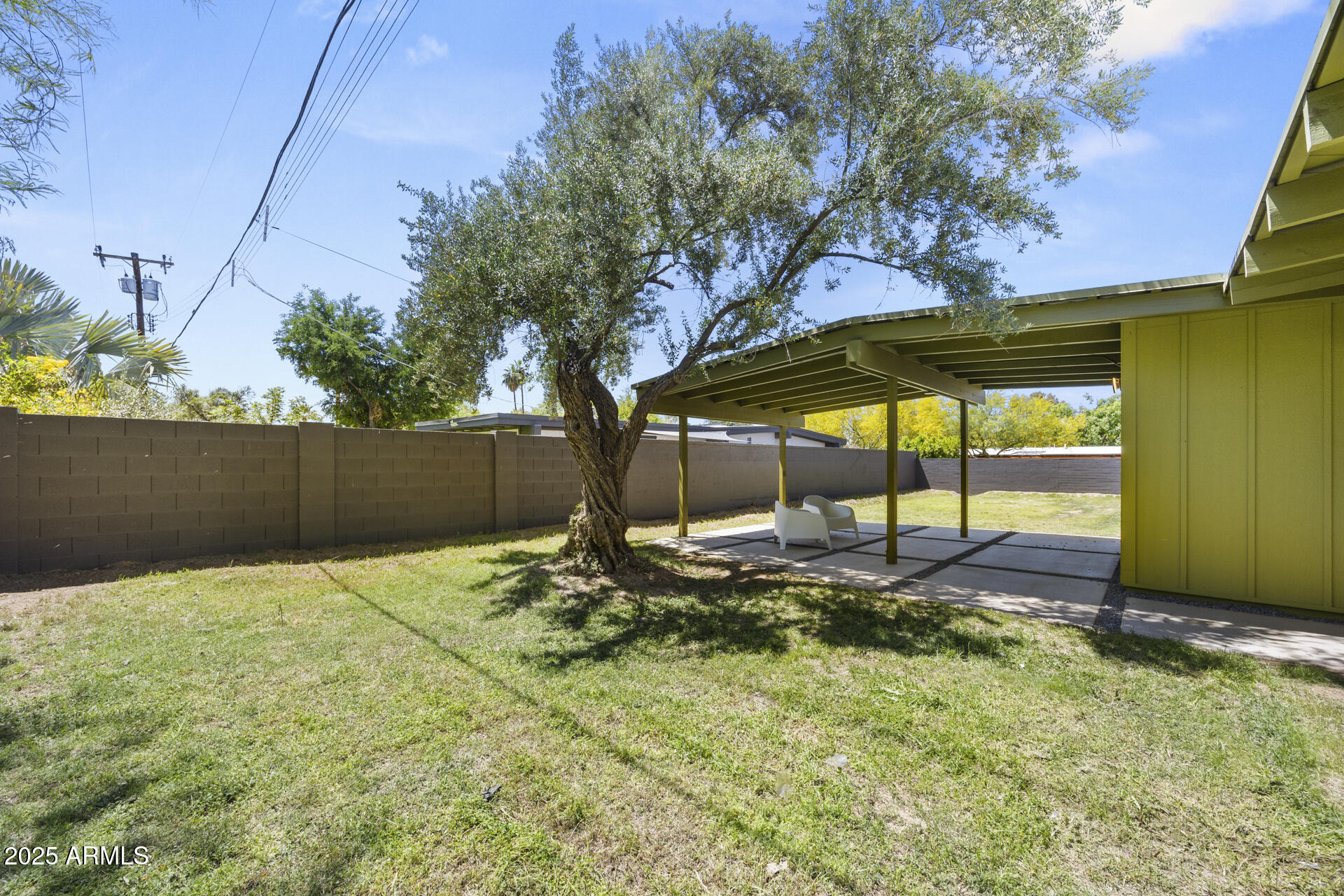 5815 N 10TH Place