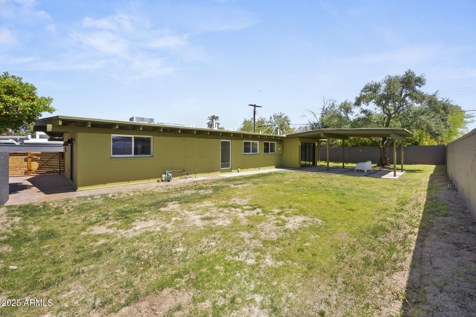5815 N 10TH Place