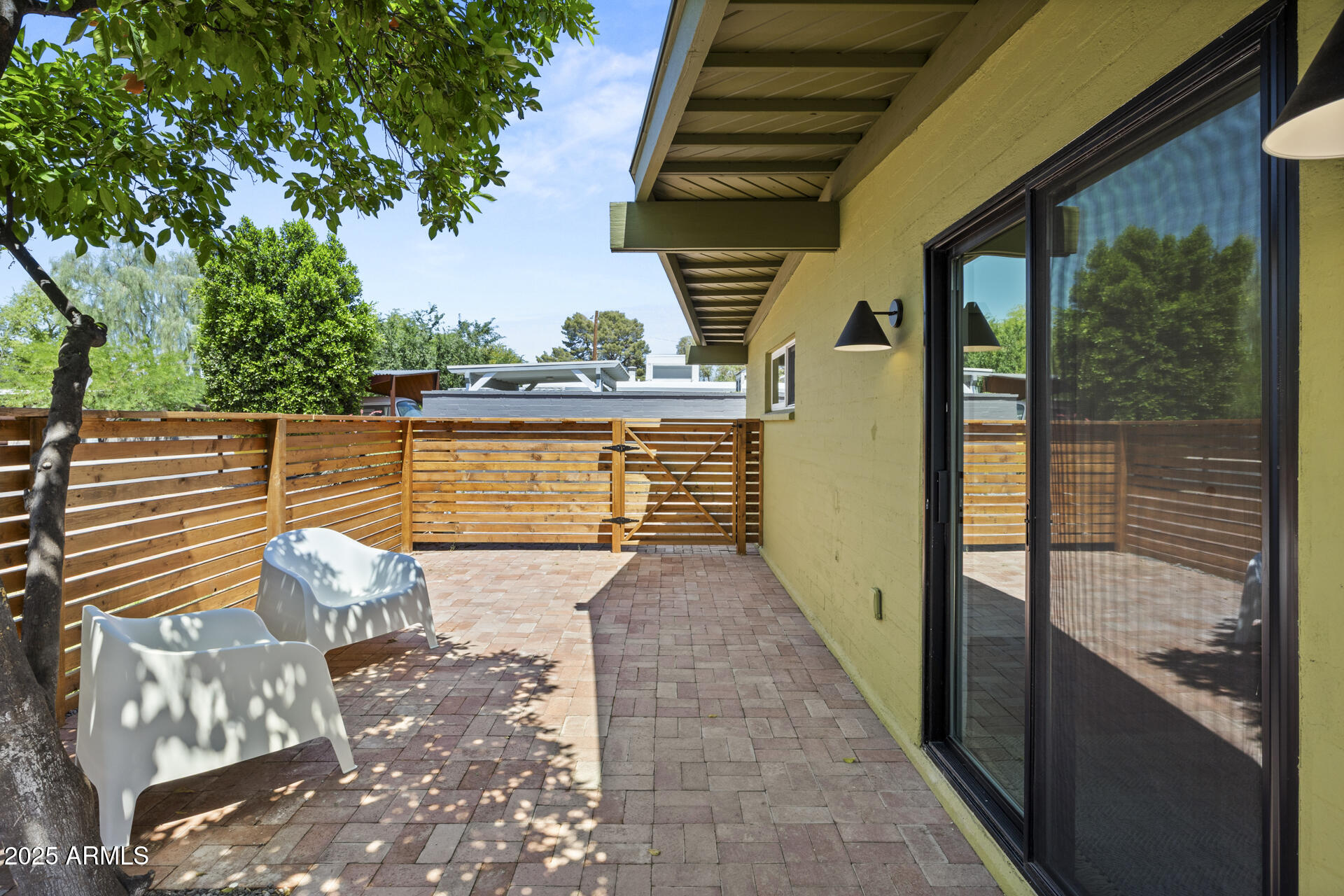 5815 N 10TH Place