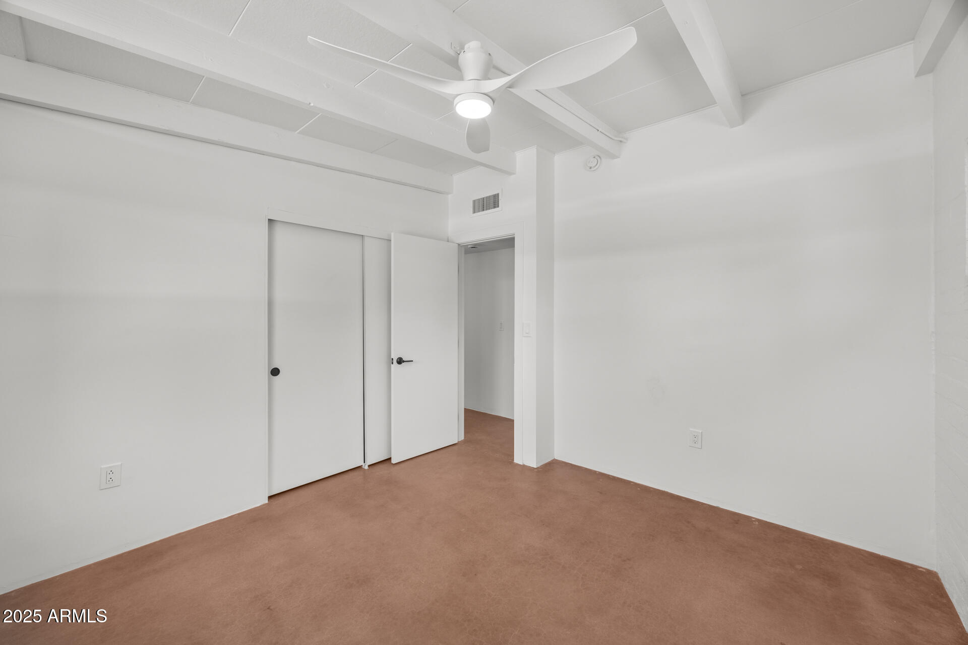5815 N 10TH Place