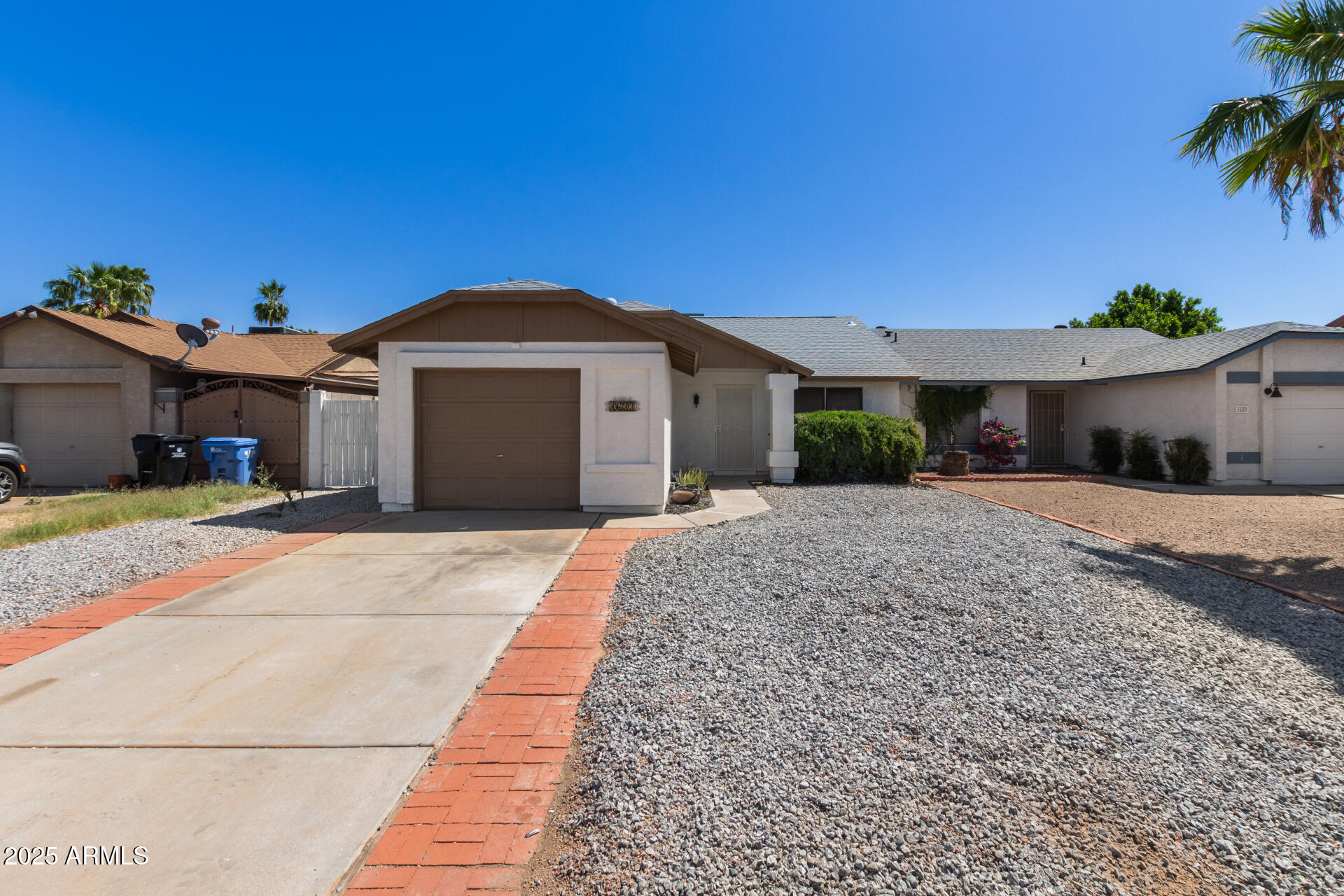 1633 E BEVERLY Lane
