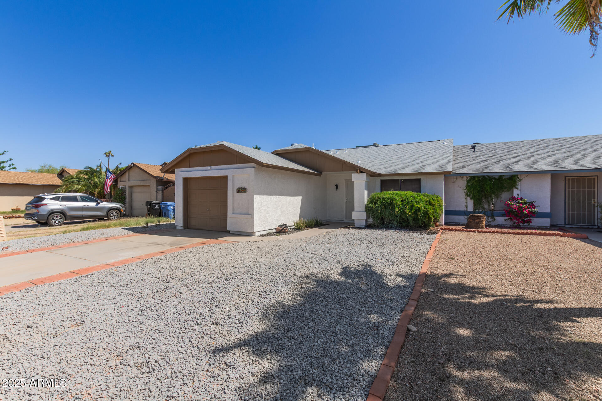 1633 E BEVERLY Lane