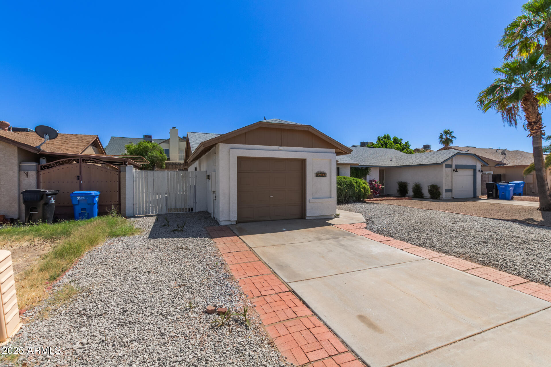 1633 E BEVERLY Lane