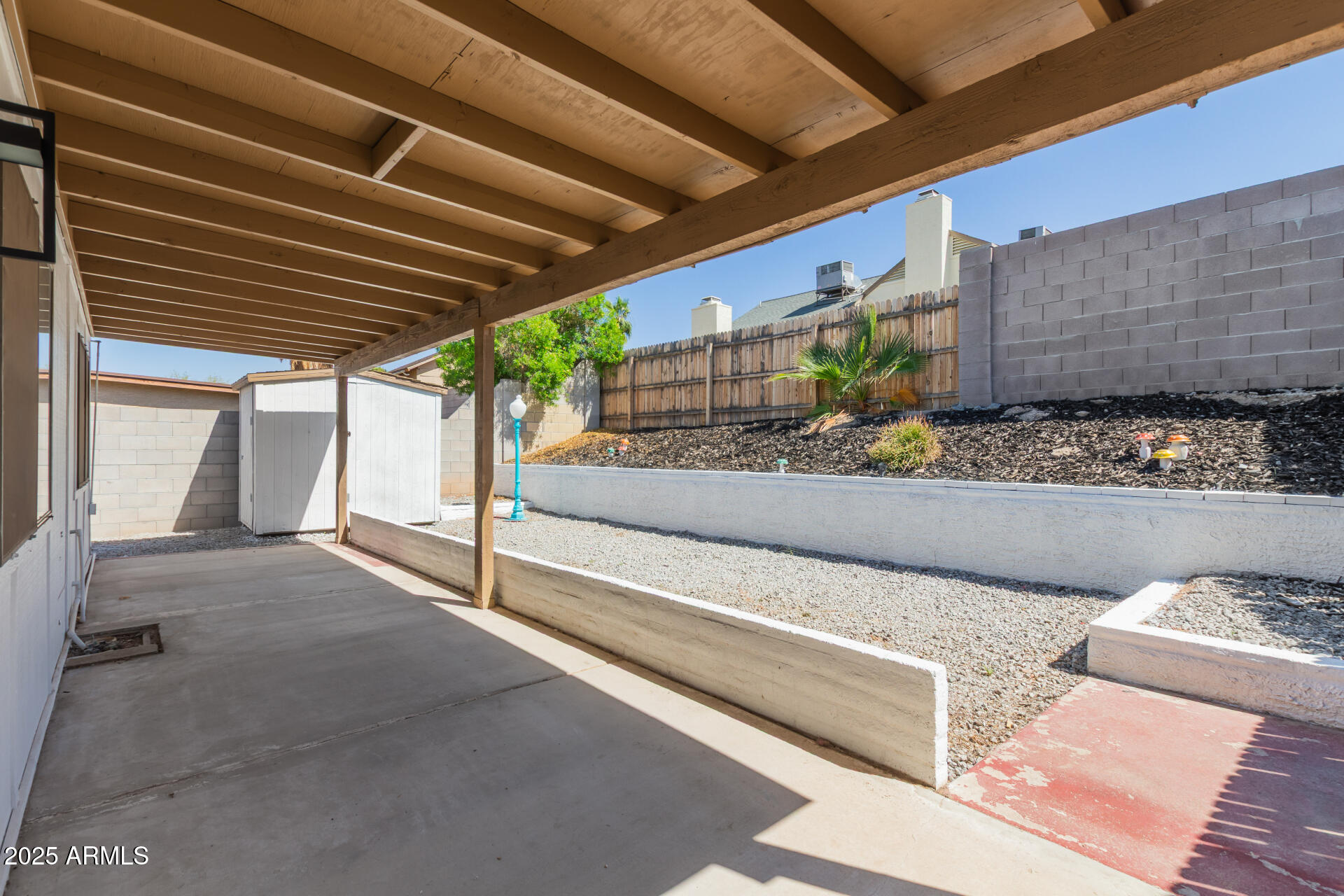 1633 E BEVERLY Lane