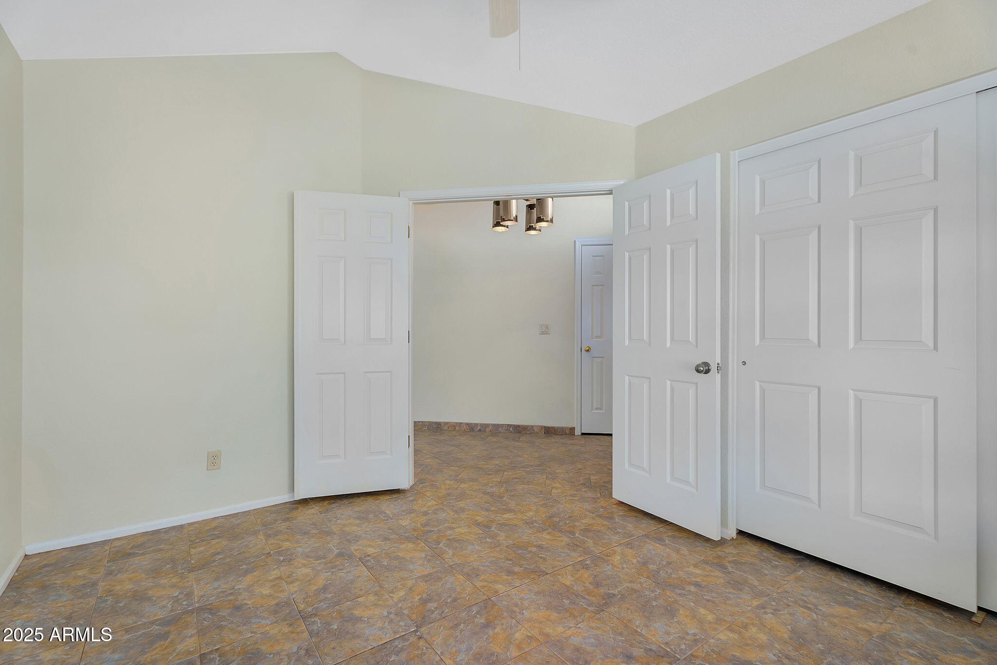 9127 E SIESTA Lane