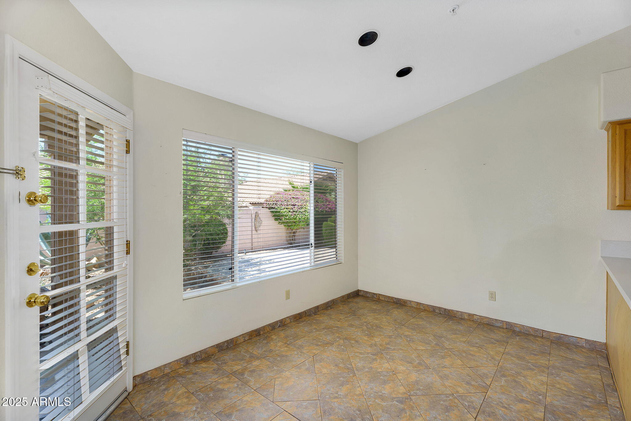 9127 E SIESTA Lane