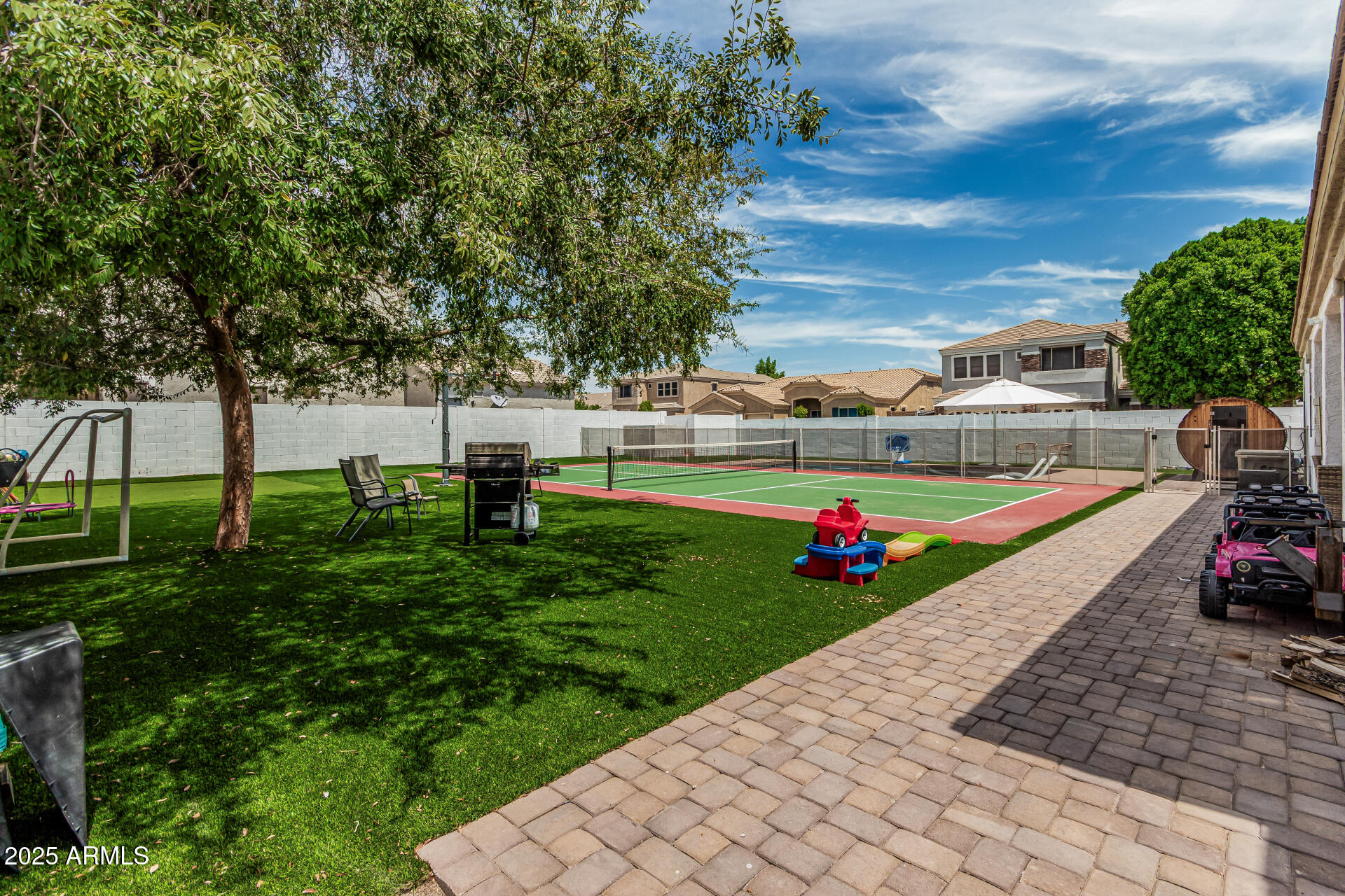 3000 E PARKVIEW Drive
