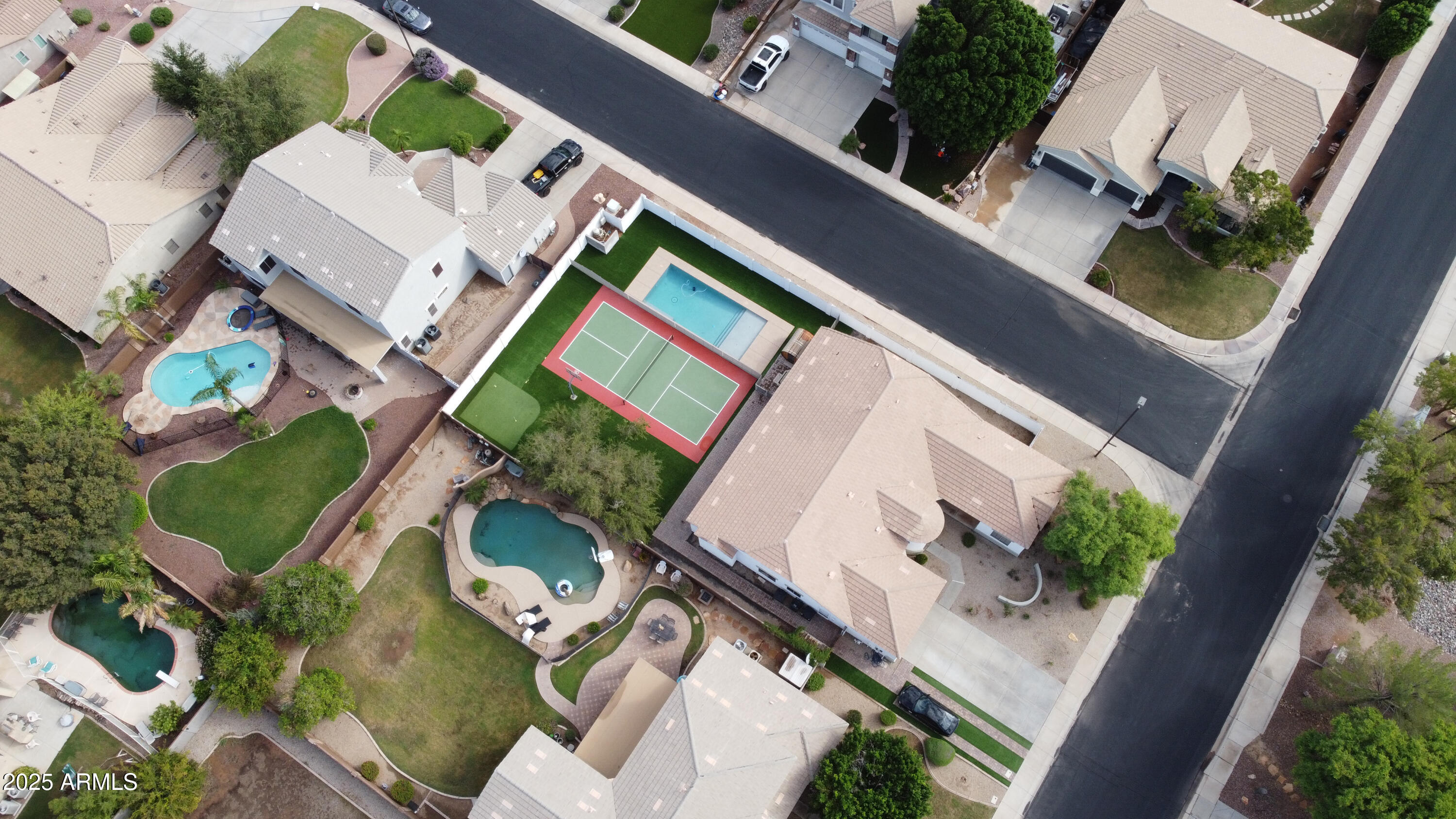 3000 E PARKVIEW Drive
