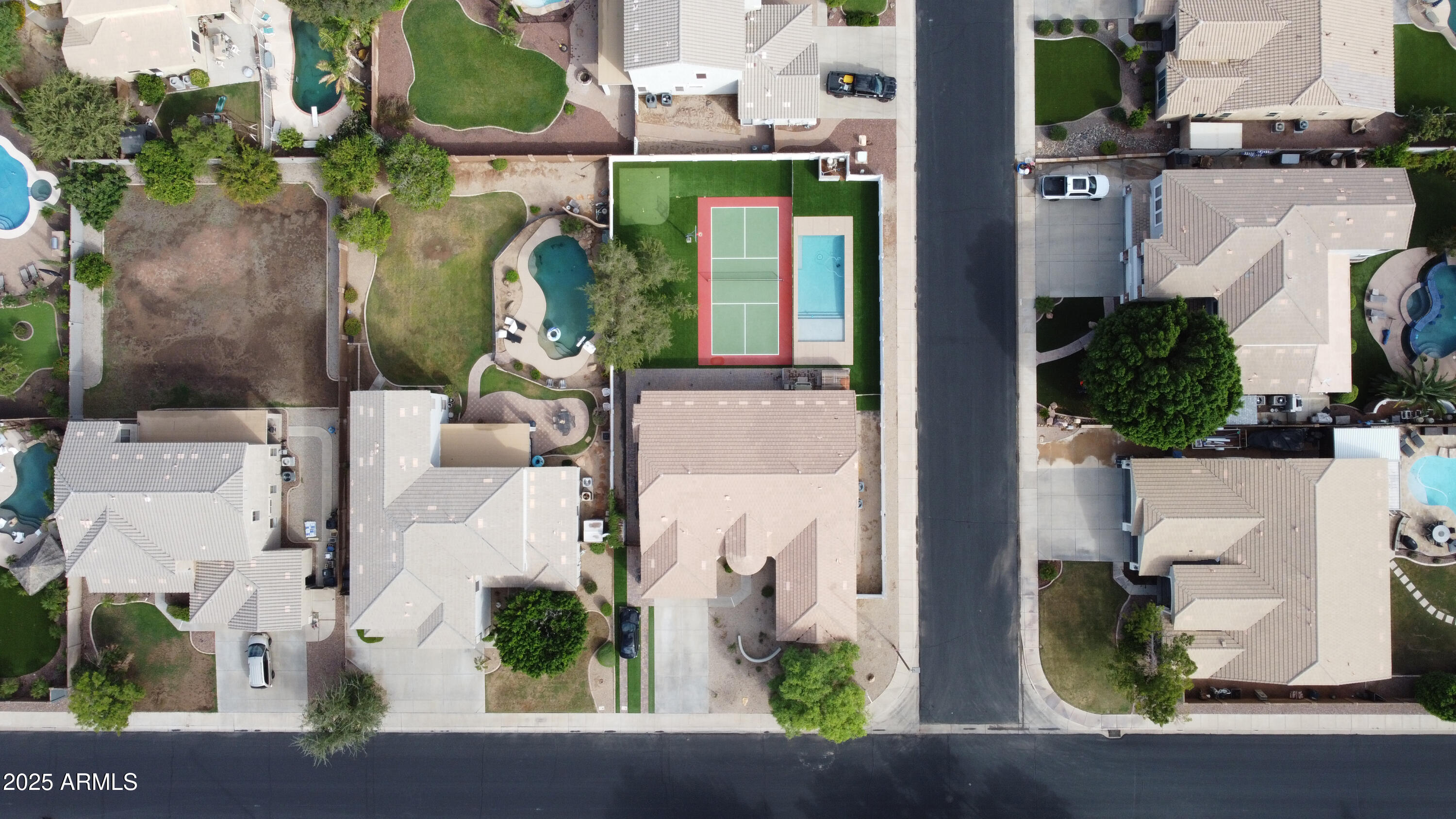 3000 E PARKVIEW Drive