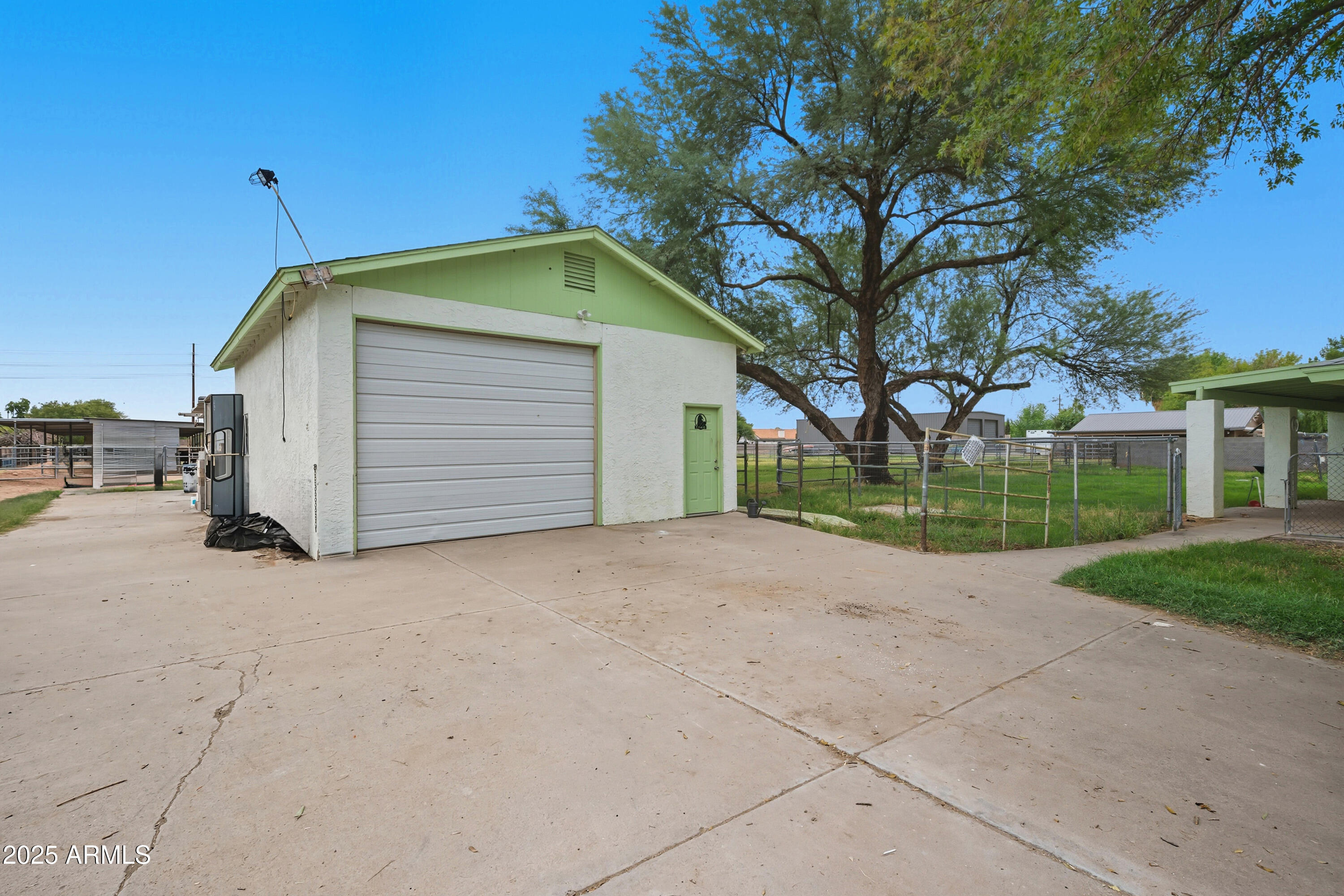1219 N Porter Place