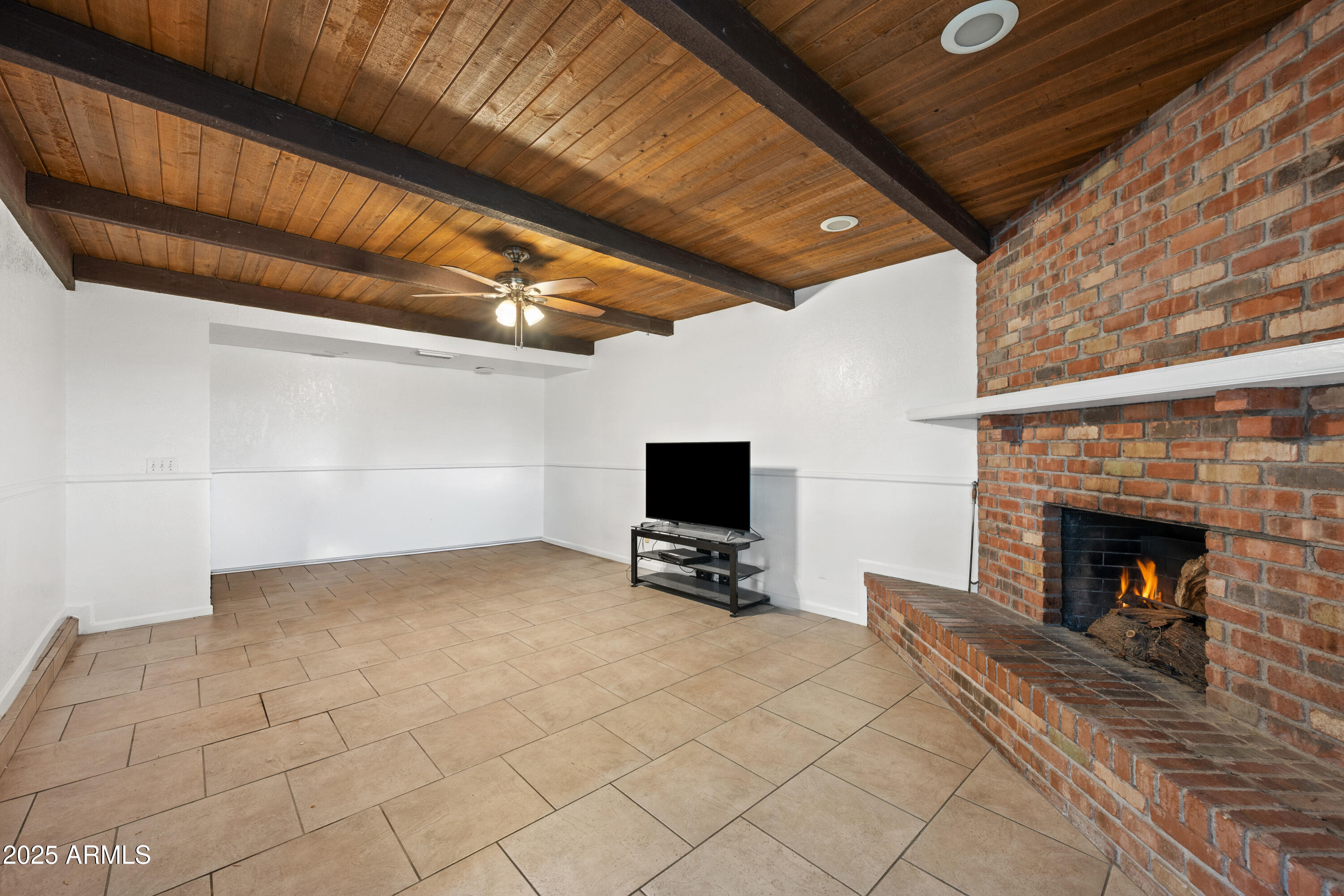 1219 N Porter Place