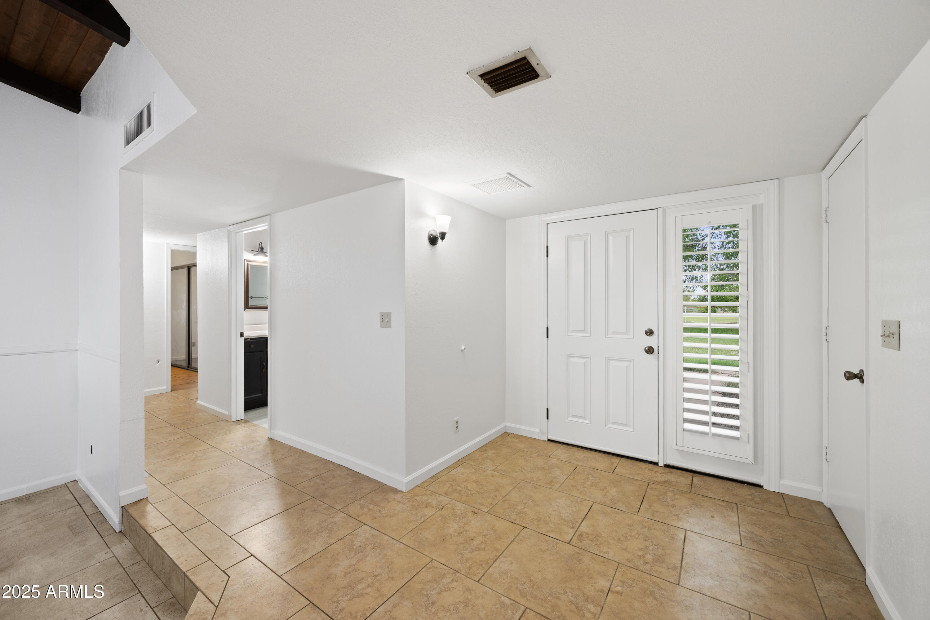 1219 N Porter Place