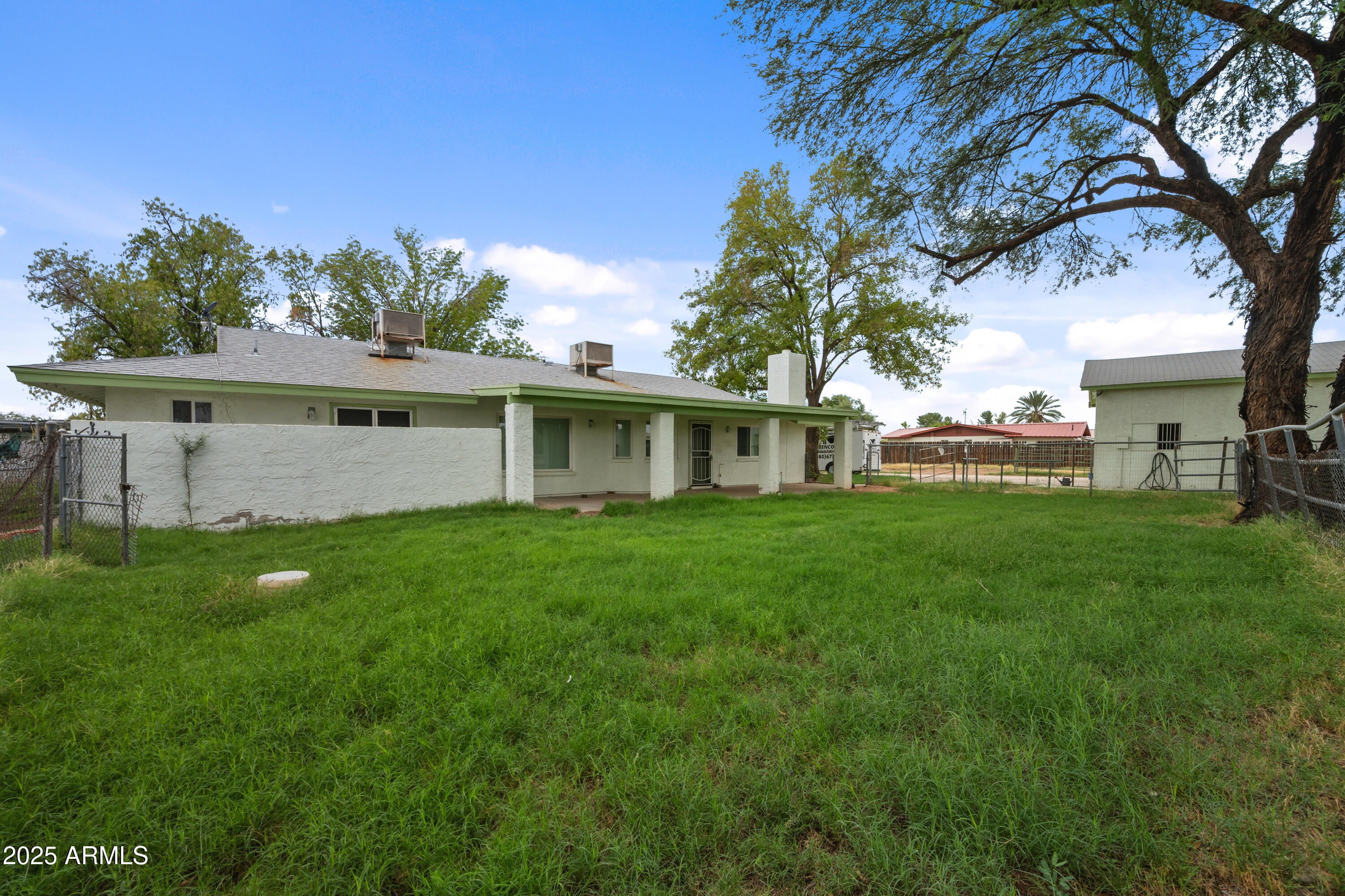 1219 N Porter Place