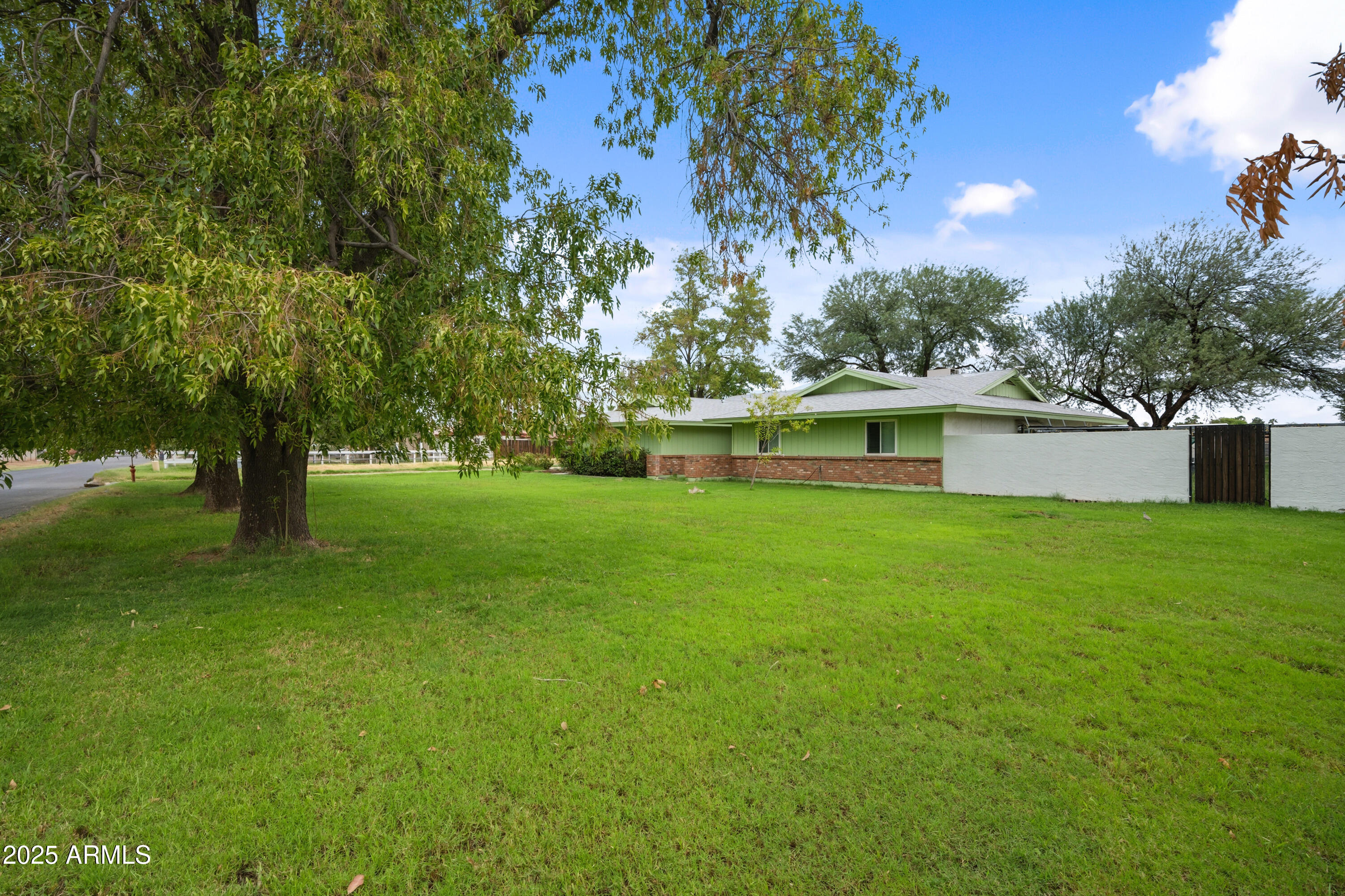1219 N Porter Place