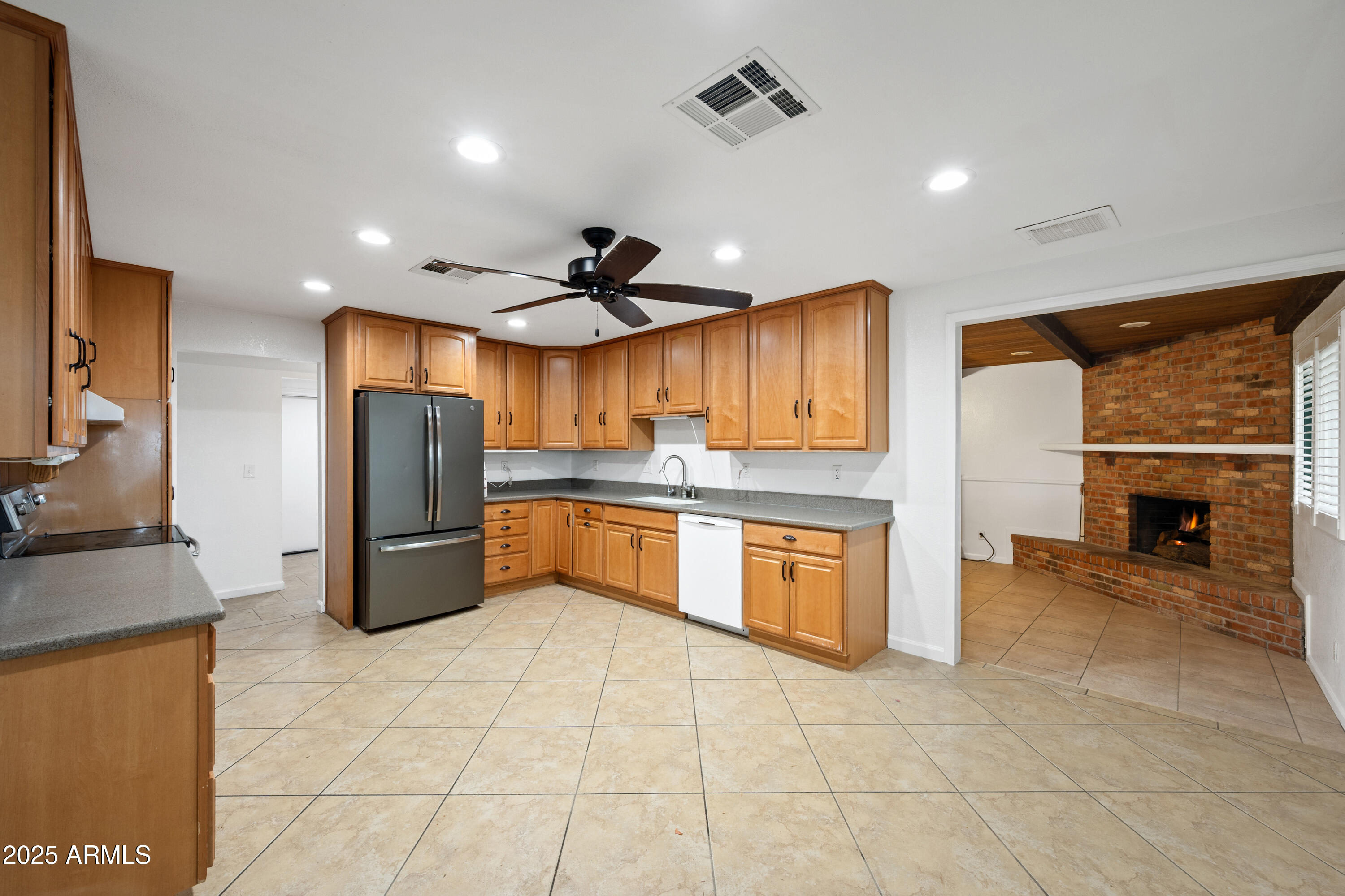 1219 N Porter Place