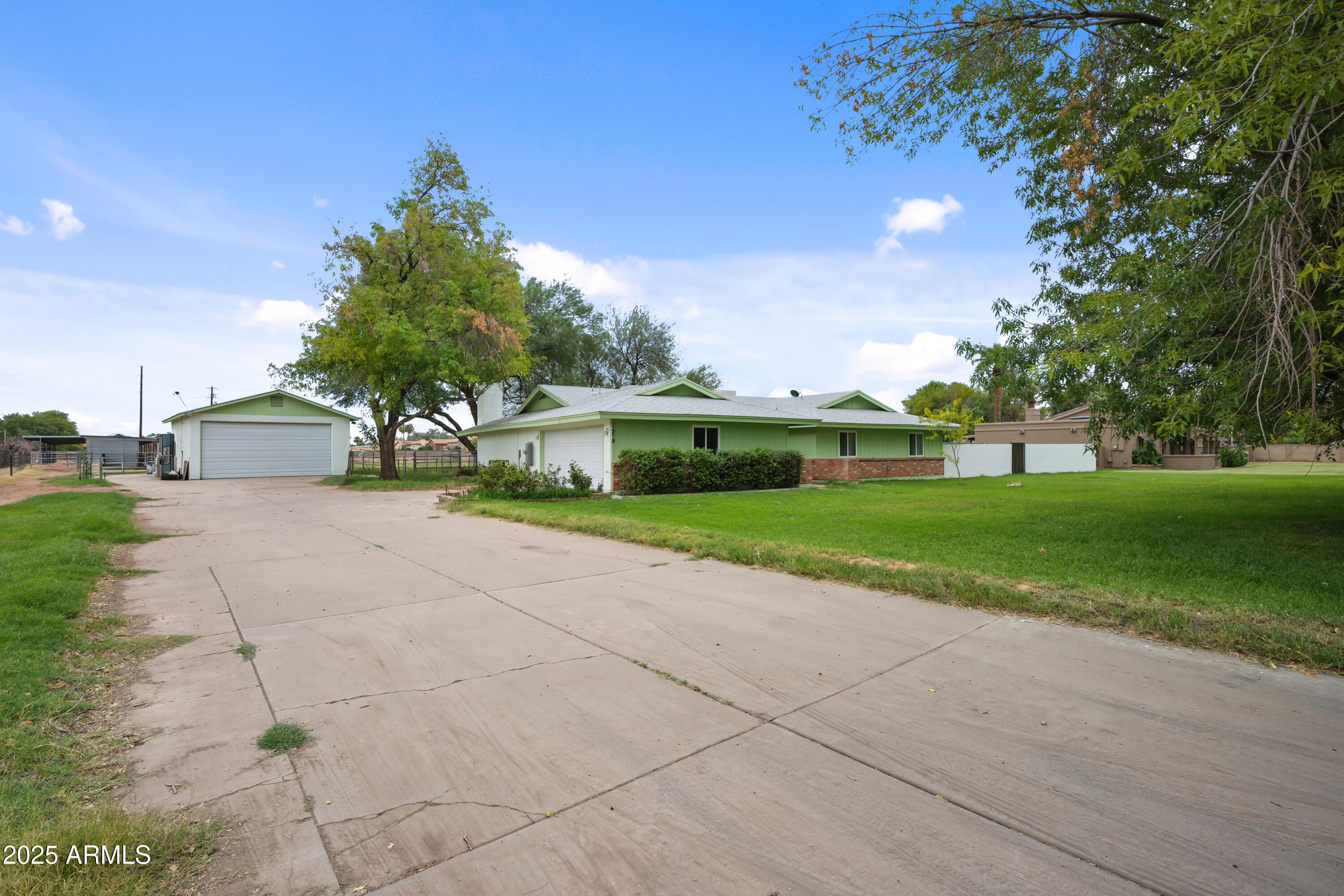 1219 N Porter Place