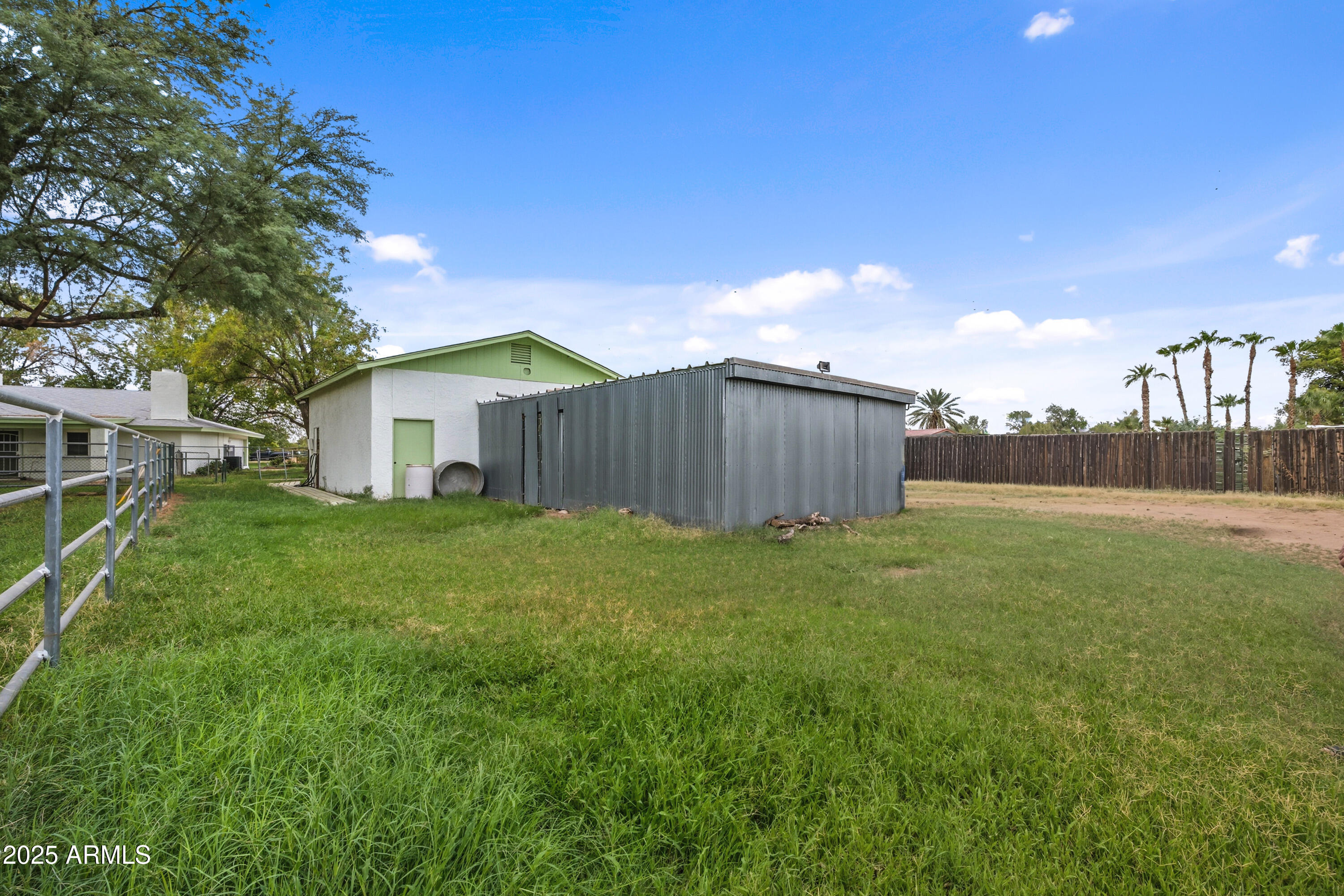 1219 N Porter Place